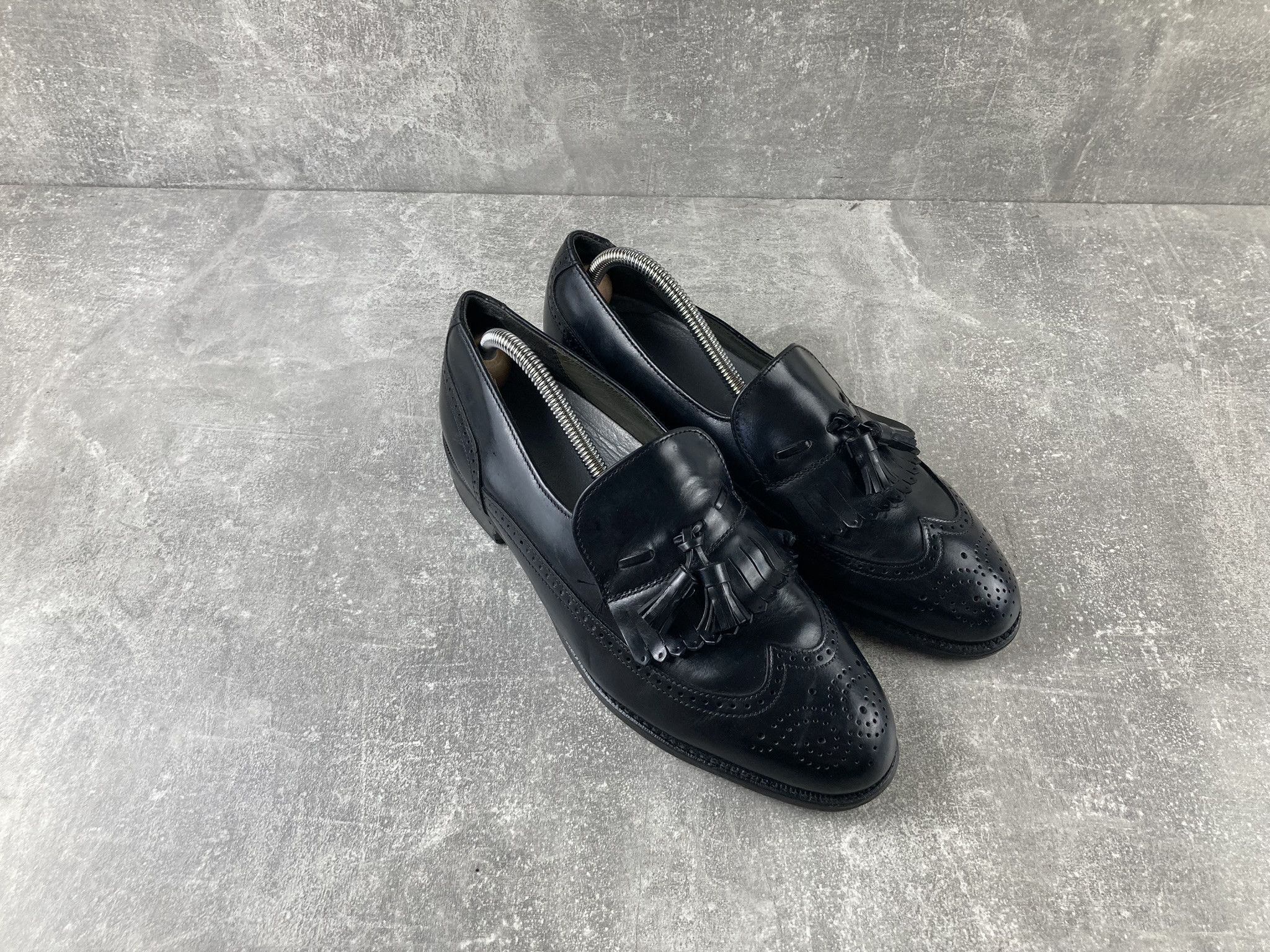 Genuine Leather Black leather tassal luxury old money brogue loafers shoes Size US 7 / EU 40 - 3 Thumbnail