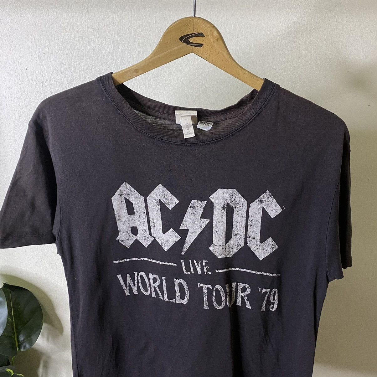 AC/DC × Band Tees × H&M ACDC World Tour Live 79 x H&M Collaboration Faded Black Tee Size US S / EU 44-46 / 1 - 2 Thumbnail