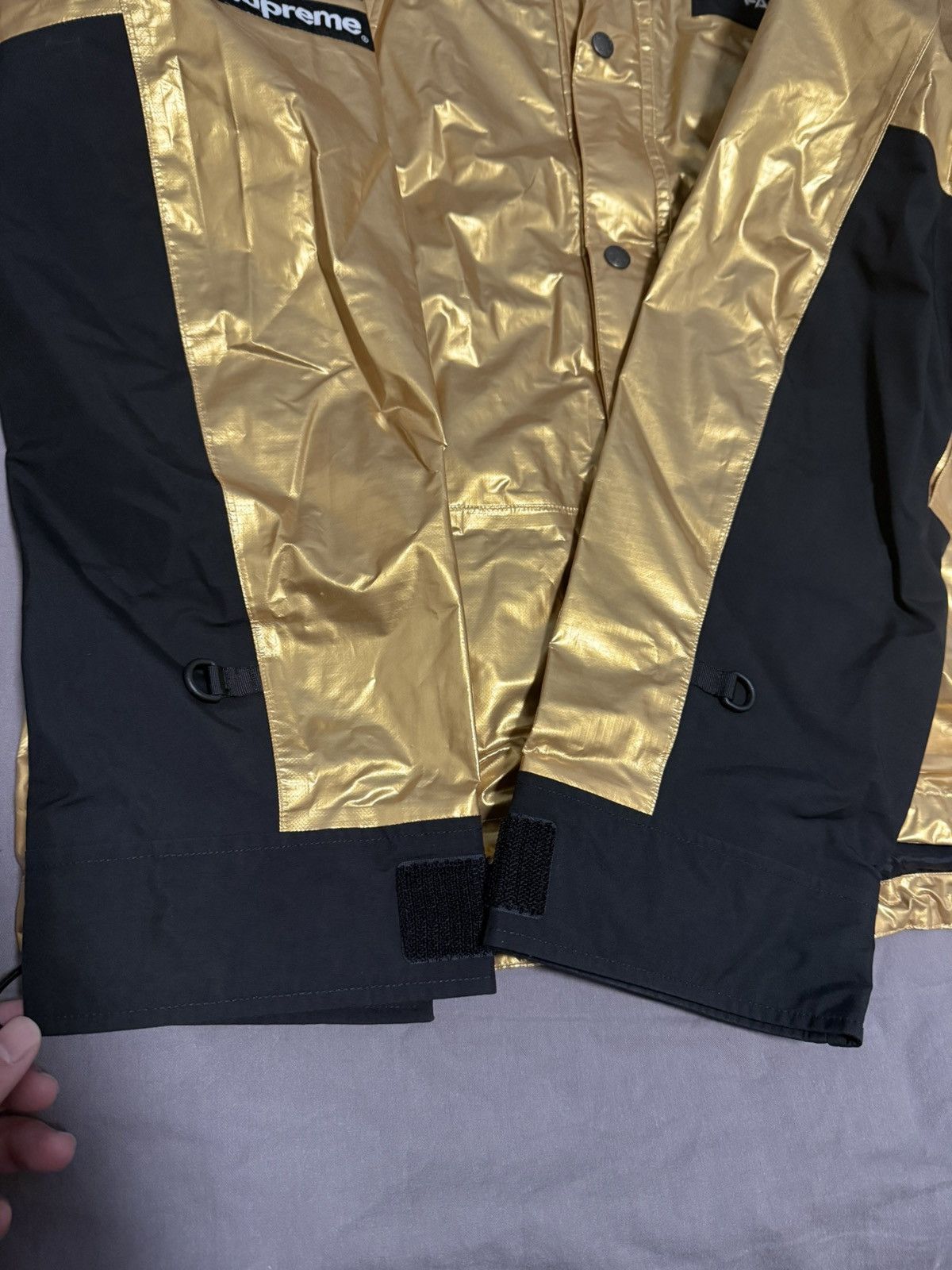 Supreme × The North Face Supreme tnf the north face metallic mountain parka gold rose Size US L / EU 52-54 / 3 - 2 Thumbnail