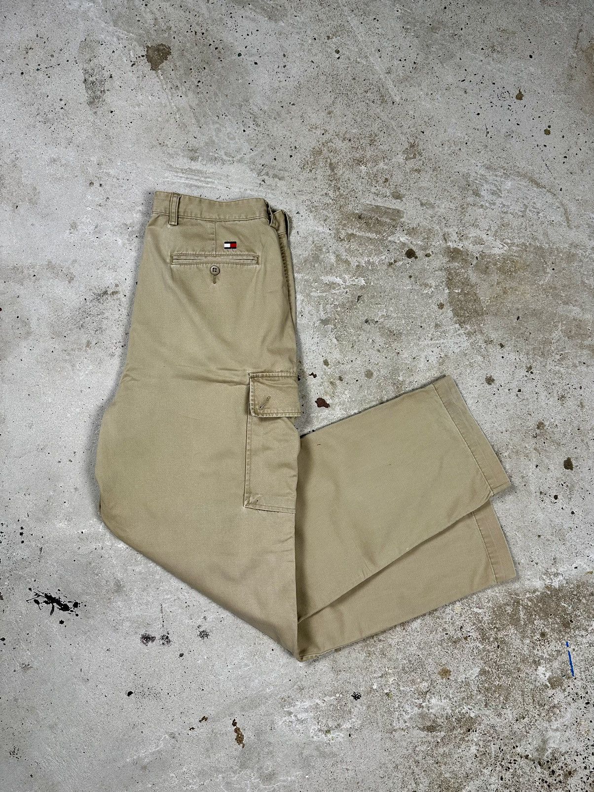 Tommy Hilfiger × Vintage Vintage Y2K Tommy Hilfiger Beige Baggy Cargo Pants Size US 33 - 1 Thumbnail