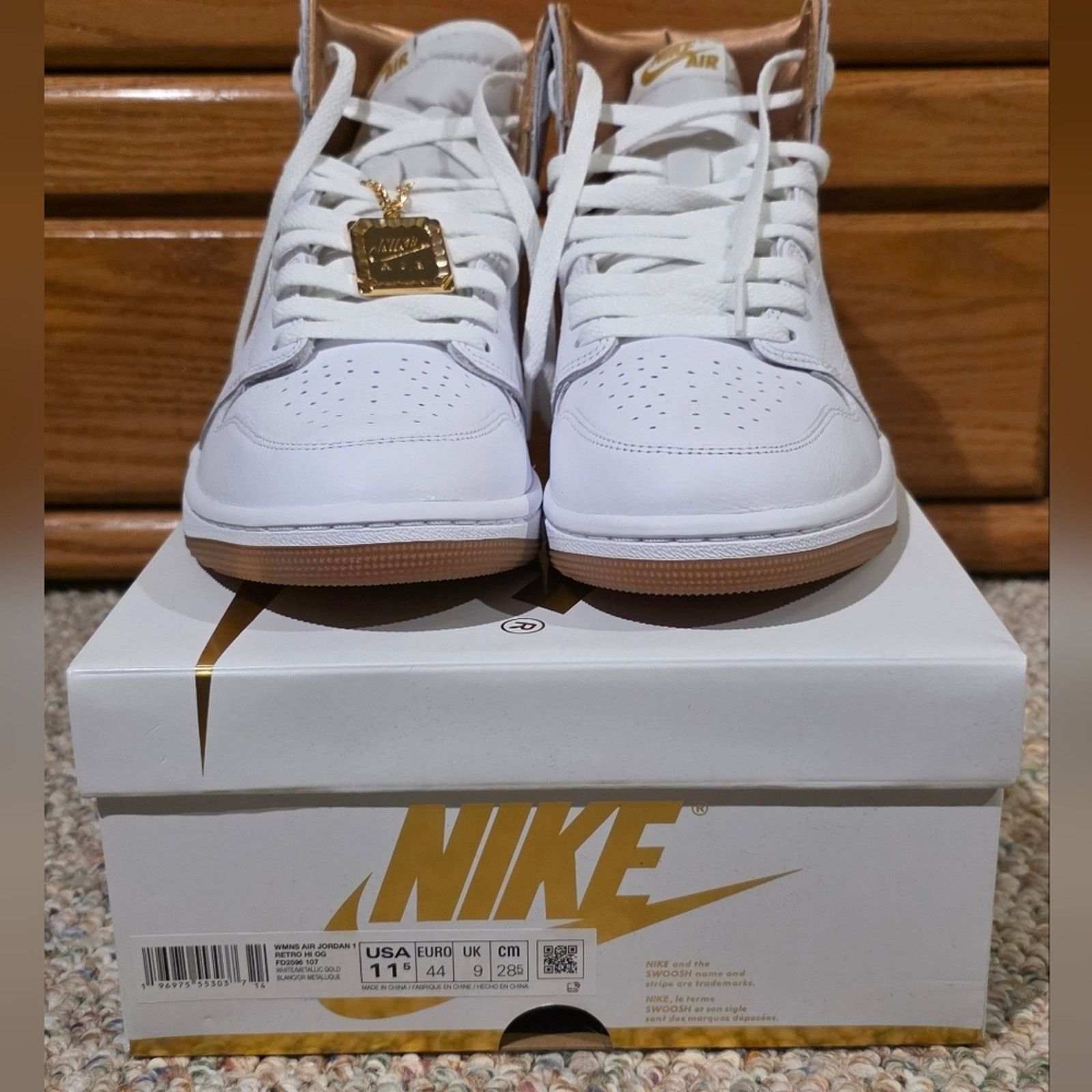 Nike Nike Air Jordan 1 Retro High OG Metallic Gold Size 11.5 Size US 11.5 / IT 41.5 - 3 Thumbnail