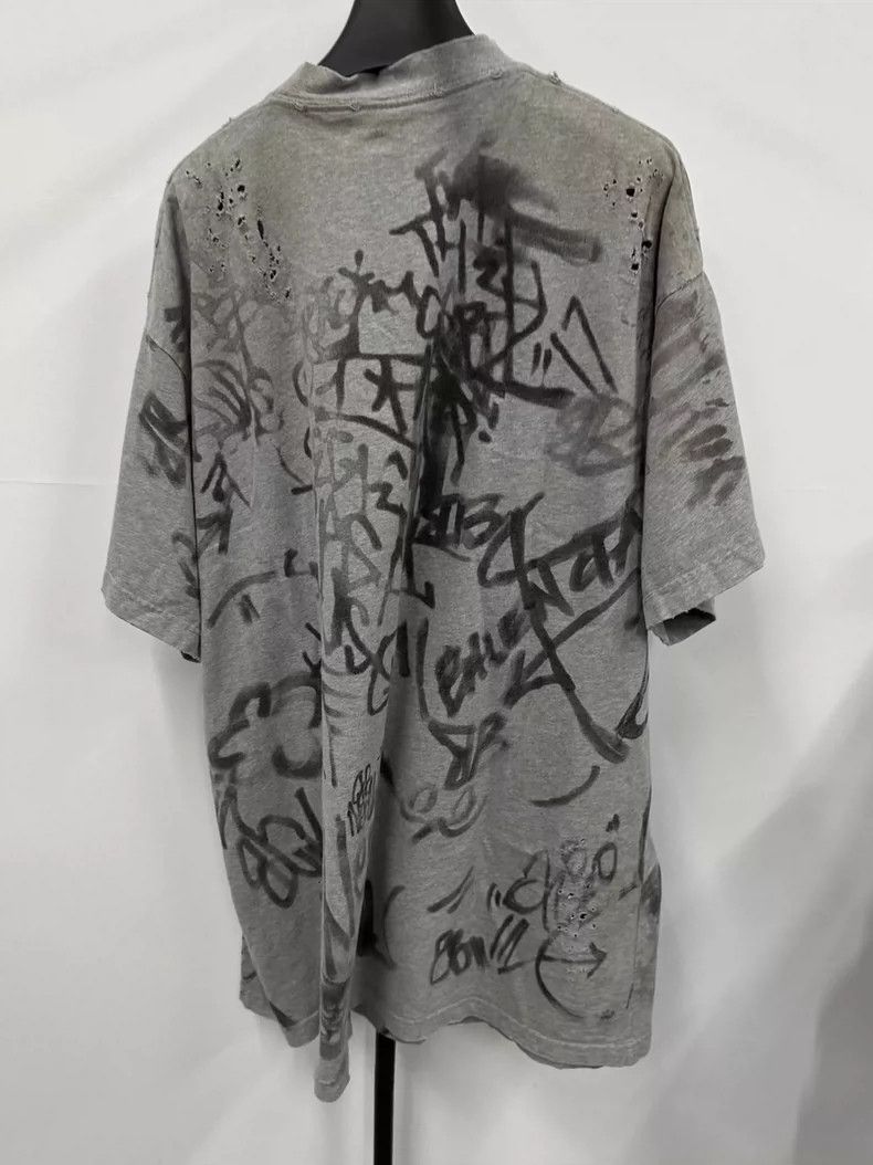 Balenciaga Balenciaga Graffiti printed monogrammed crewneck pullover Size US L / EU 52-54 / 3 - 2 Thumbnail