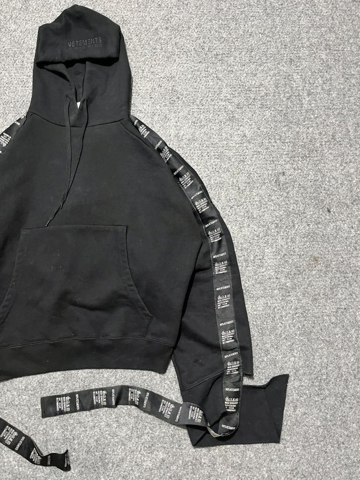 Vetements Vetements Tape Washing Lebel Hoodie Size US XXS / EU 40 - 8 Thumbnail