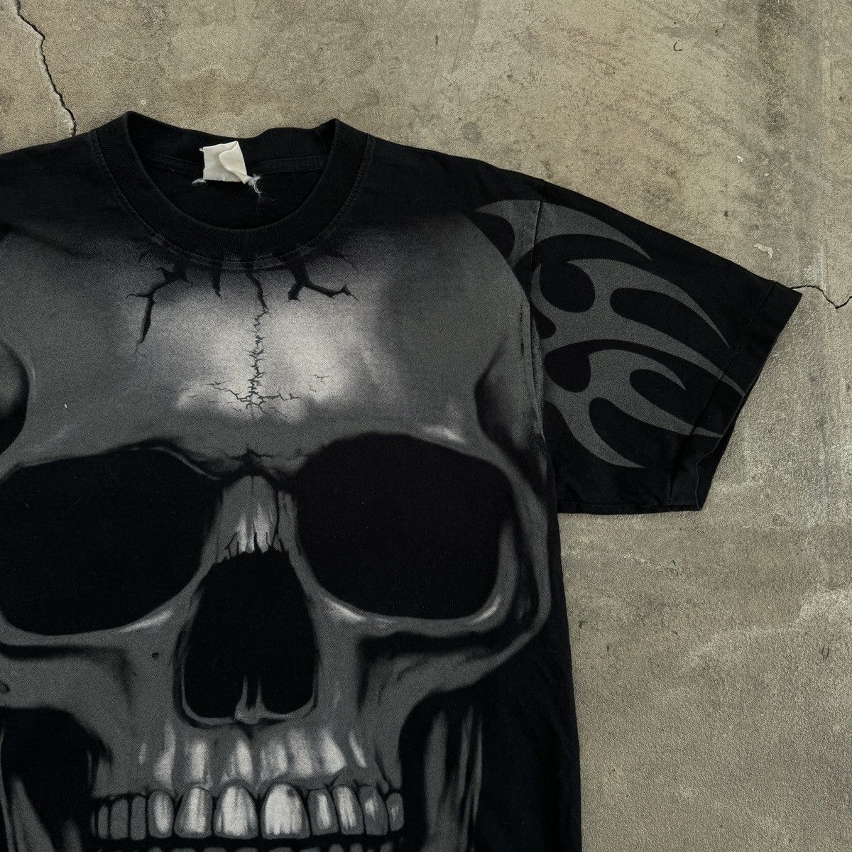 Other Vintage Skull Tribal Overprint T-Shirt Size US L / EU 52-54 / 3 - 4 Thumbnail