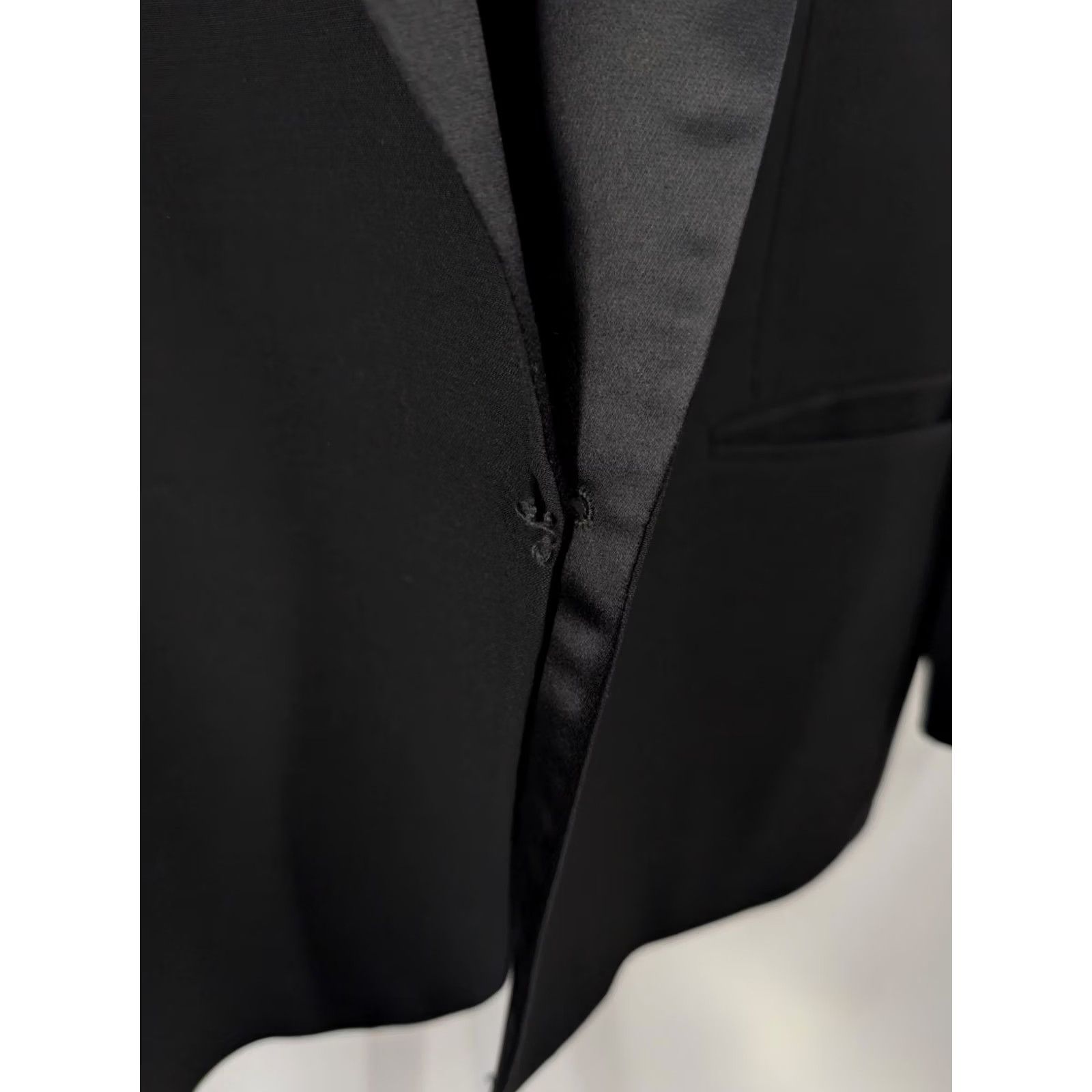 Giorgio Armani VINTAGE Giorgio Armani Blazer Tuxedo Jacket Men's 44 Black Wool Silk 1990s Wedding Formal 2-Button One-Button Deep Lapel Italy Size 44R - 8 Thumbnail