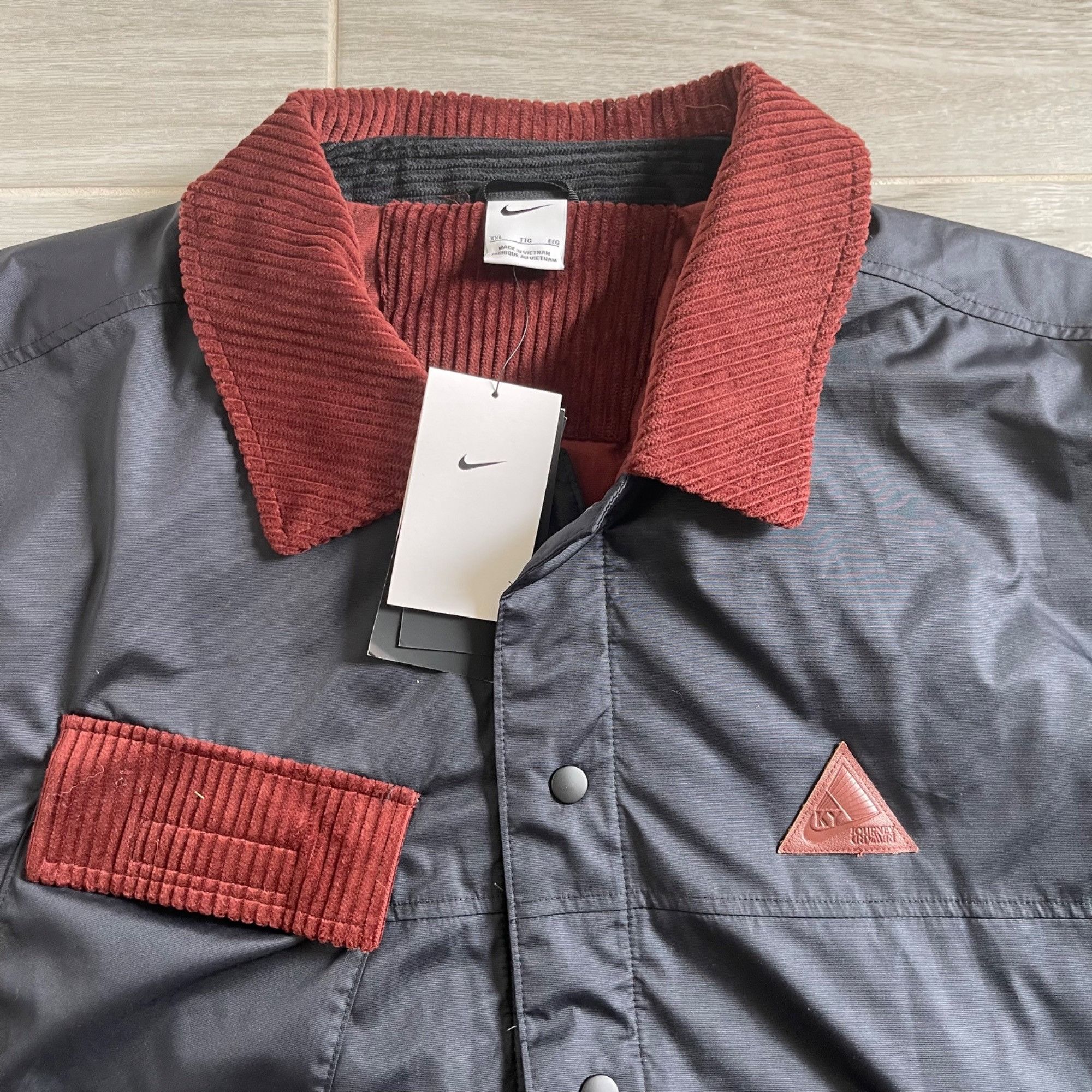 Nike $175 NWT NIKE KYRIE IRVING BASKETBALL BOMBER JACKET SZ XL Size US XL / EU 56 / 4 - 4 Thumbnail