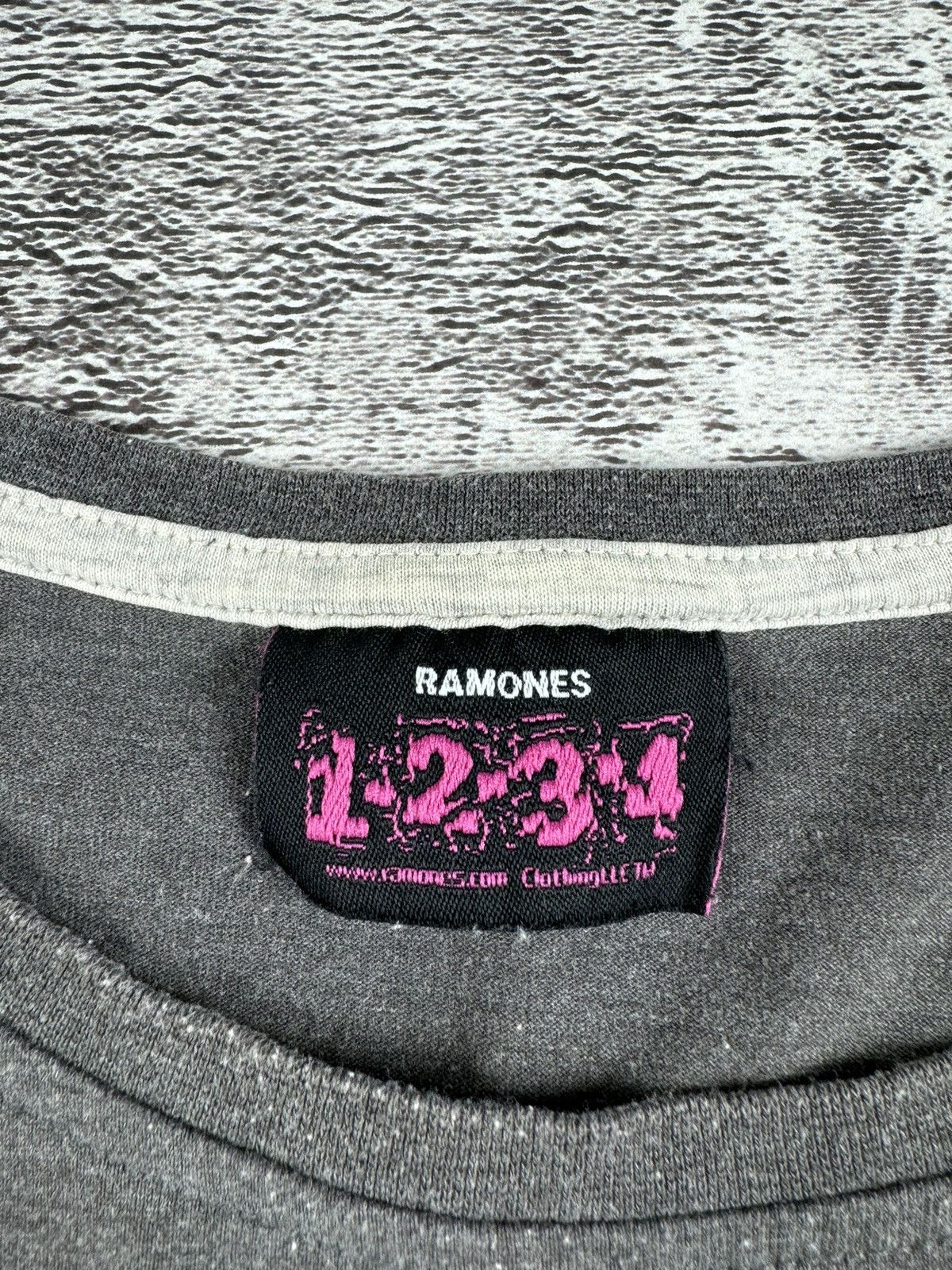 Band Tees Ramones Rock Punk Retro USA Big Logo Grey Men XXL T Shirt Tee Size US XXL / EU 58 / 5 - 7 Thumbnail