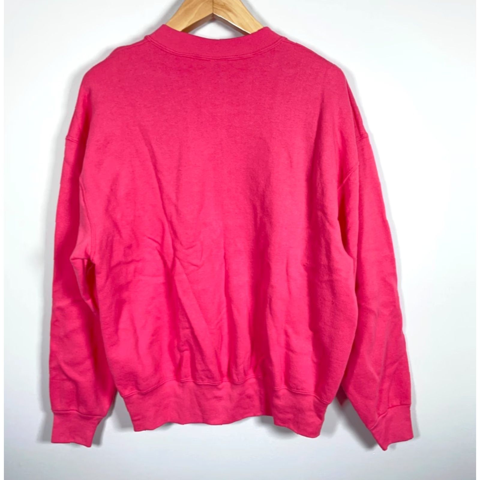 Vintage VINTAGE Munsingwear Sweatshirt Women's Large Pink Poinsettia Christmas Floral Decal Crew Neck Pullover 50-50 Cotton-Polyester Size L / US 10 / IT 46 - 2 Thumbnail