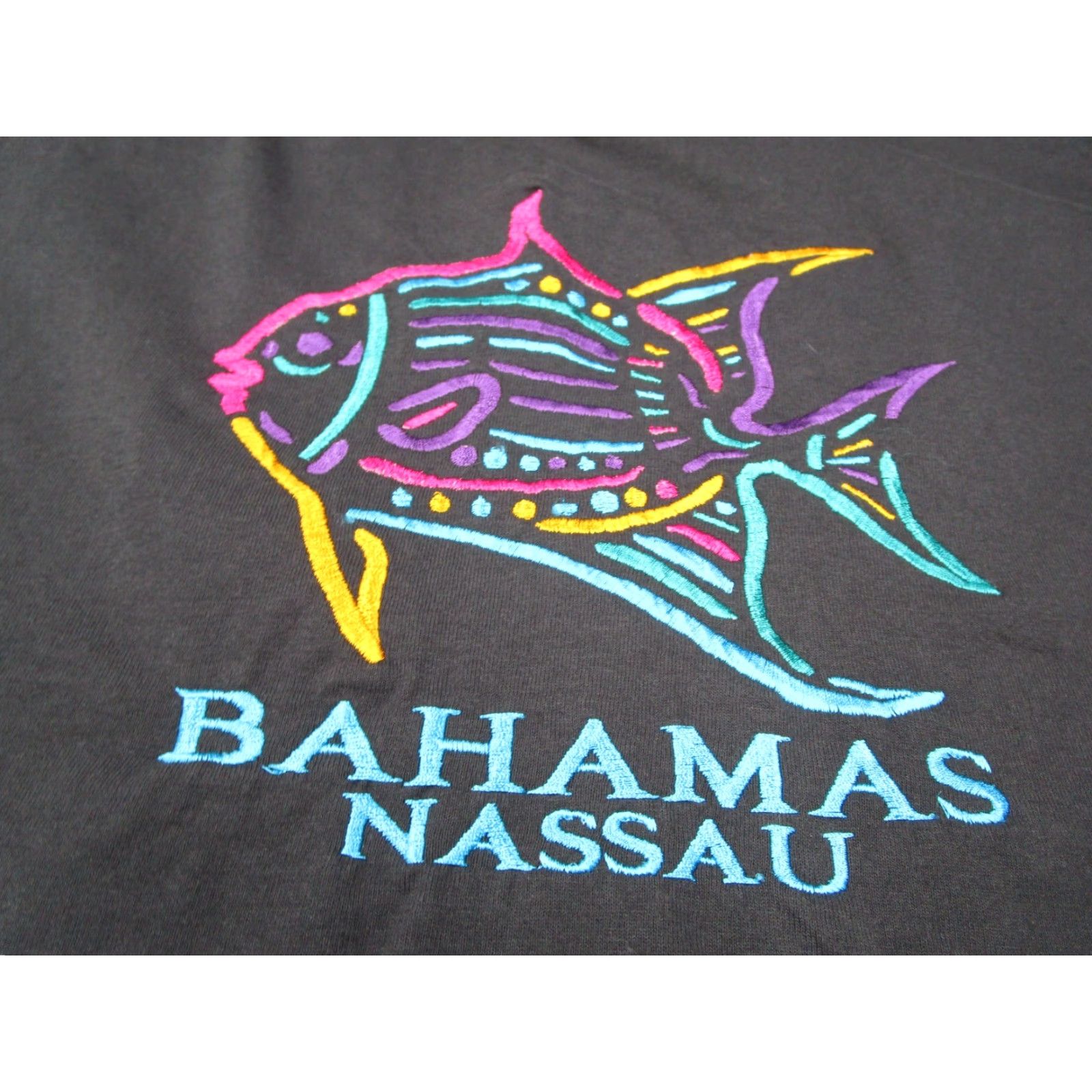 Fruit Of The Loom VINTAGE Bahamas Shirt Mens 2XL Black Fruit of the Loom T-Shirt Short Sleeve Crew Neck Embroidered USA 1990s 80s Fish Beach Nature Sports Classic Size US XXL / EU 58 / 5 - 2 Thumbnail