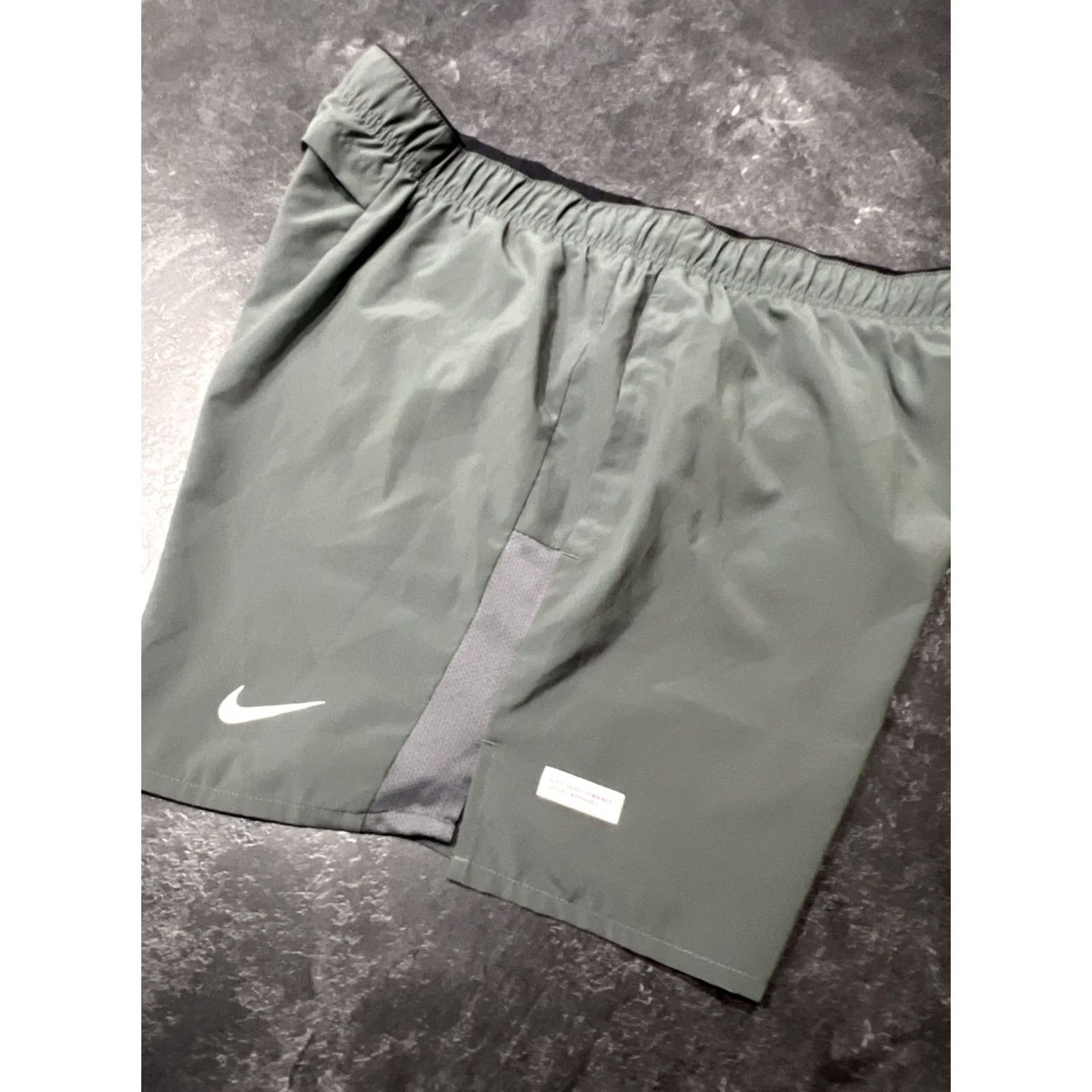 Nike Nike Challenger Flash Shorts Mens Lined Dri Fit Side Pockets 5" Inseam Green L Size US 33 - 6 Thumbnail