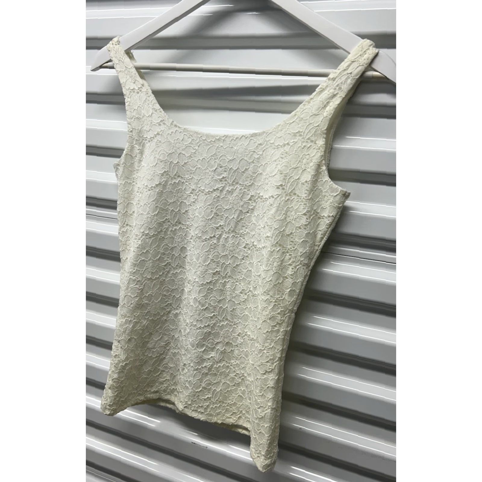 White House Black Market White House Black Market Blouse Women Tank Sleeveless Ecru Floral Embroidered Stretch XS Jersey Round Neck Size XS / US 0-2 / IT 36-38 - 4 Thumbnail