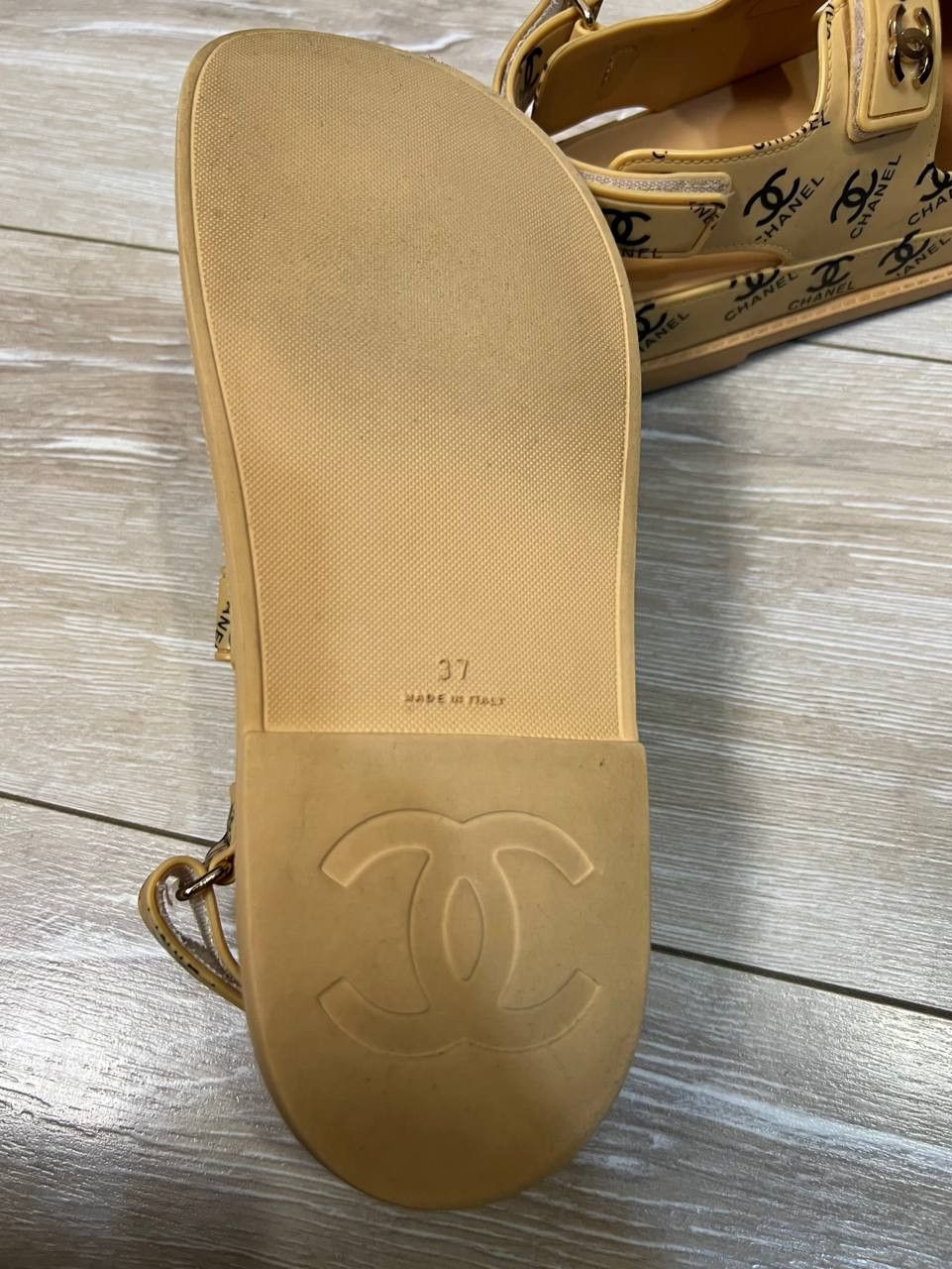 Chanel Chanel rubber dad sandals in logo Size US 7 / IT 37 - 3 Thumbnail