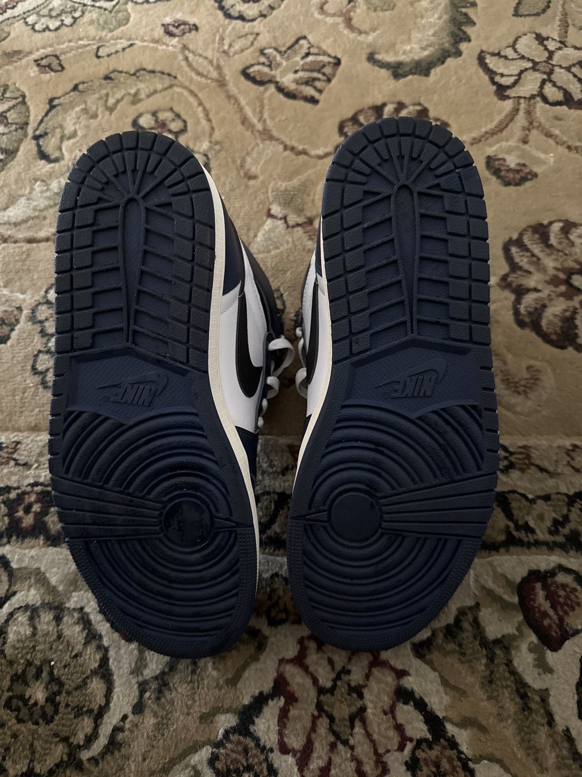 Nike Jordan 1 midnight navy Size US 10 / EU 43 - 3 Thumbnail