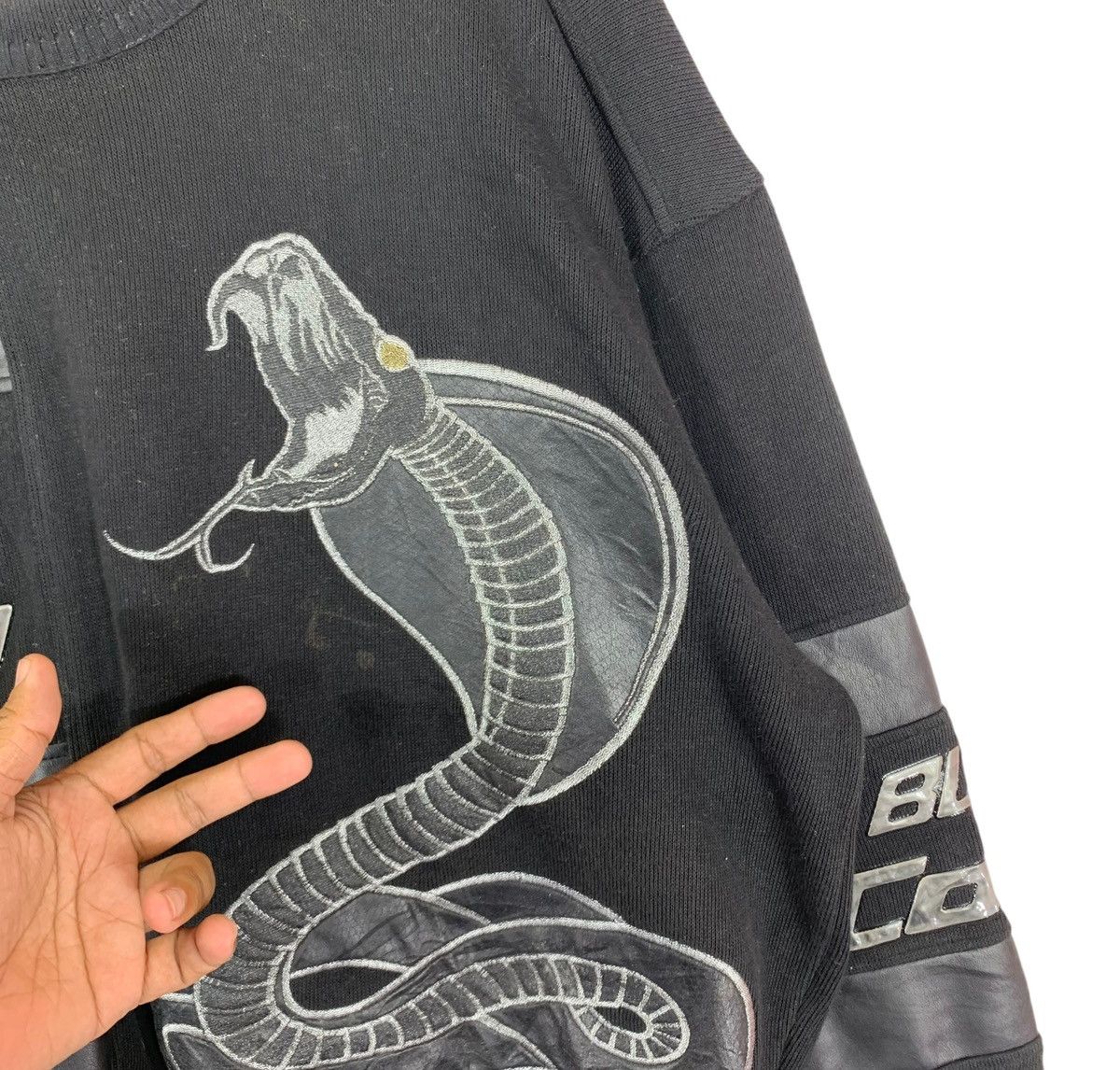 Vintage VINTAGE BLACK COBRA CREWNECK BIG LOGO JUMPERS Size US L / EU 52-54 / 3 - 5 Thumbnail