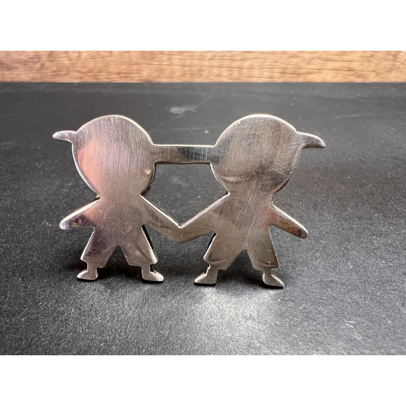 Other Vintage 925 Mexico sterling silver kids holding hands pin Size ONE SIZE - 1 Thumbnail