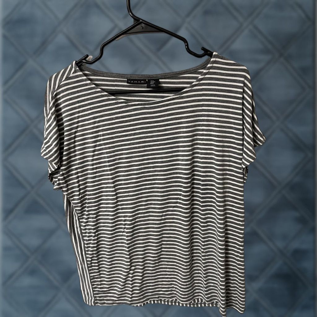 Vintage Tahari Shirt Women Size Medium Gray White Striped Short Sleeve Round Neck Stretch Size M / US 6-8 / IT 42-44 - 1 Thumbnail