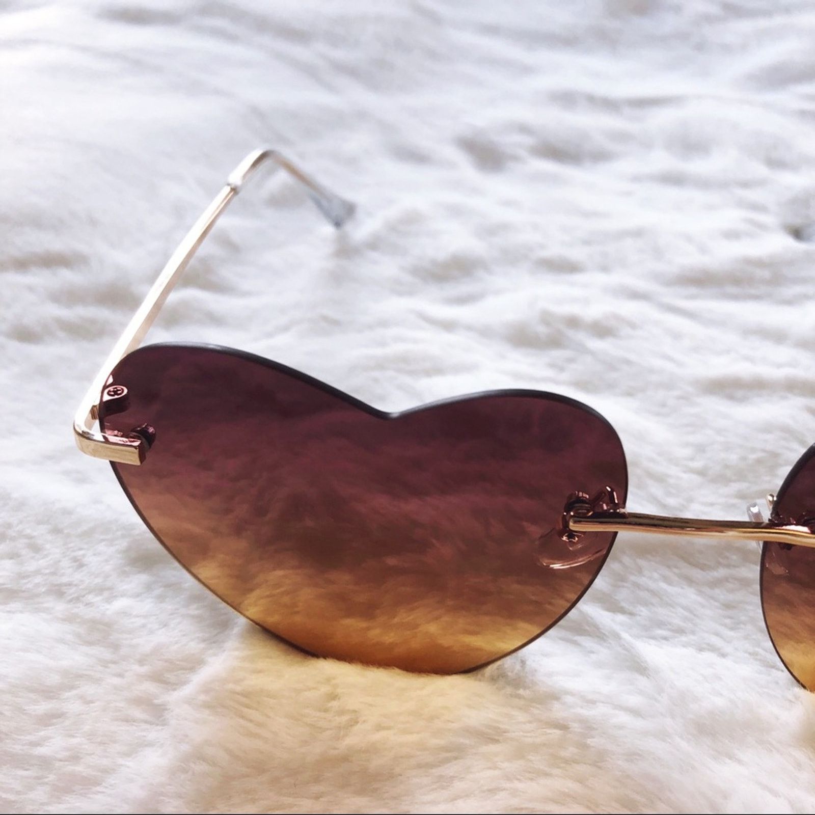 Other Miley Brown & Tan Gradient Heart Sunglasses Size ONE SIZE - 5 Thumbnail