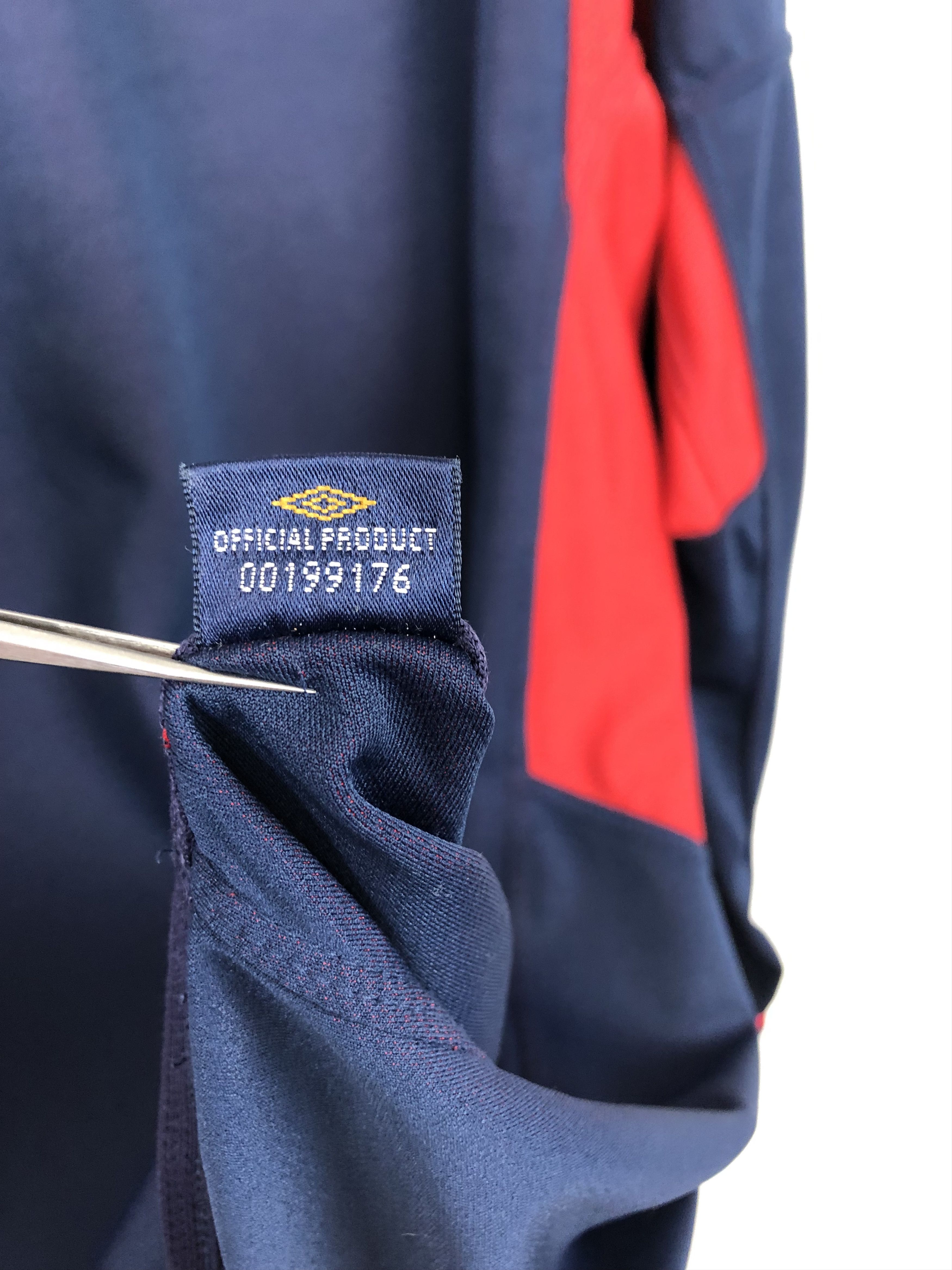 Umbro × Vintage England football shirt 2002 Reversible Long Sleeve Jersey Size US L / EU 52-54 / 3 - 25 Thumbnail