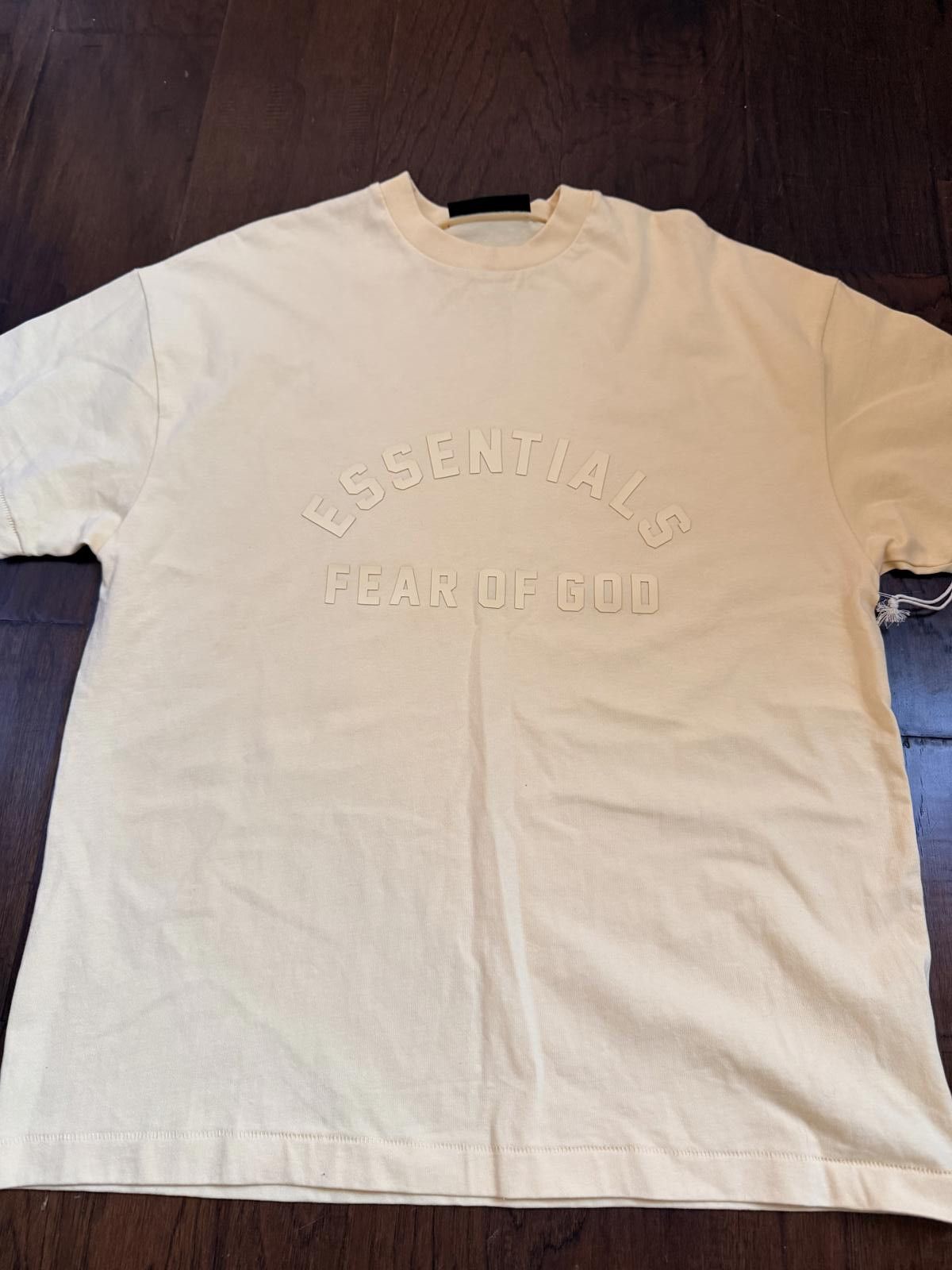 Other Fear of God Essentials Men's T-Shirt Cream Color Size US S / EU 44-46 / 1 - 1 Thumbnail