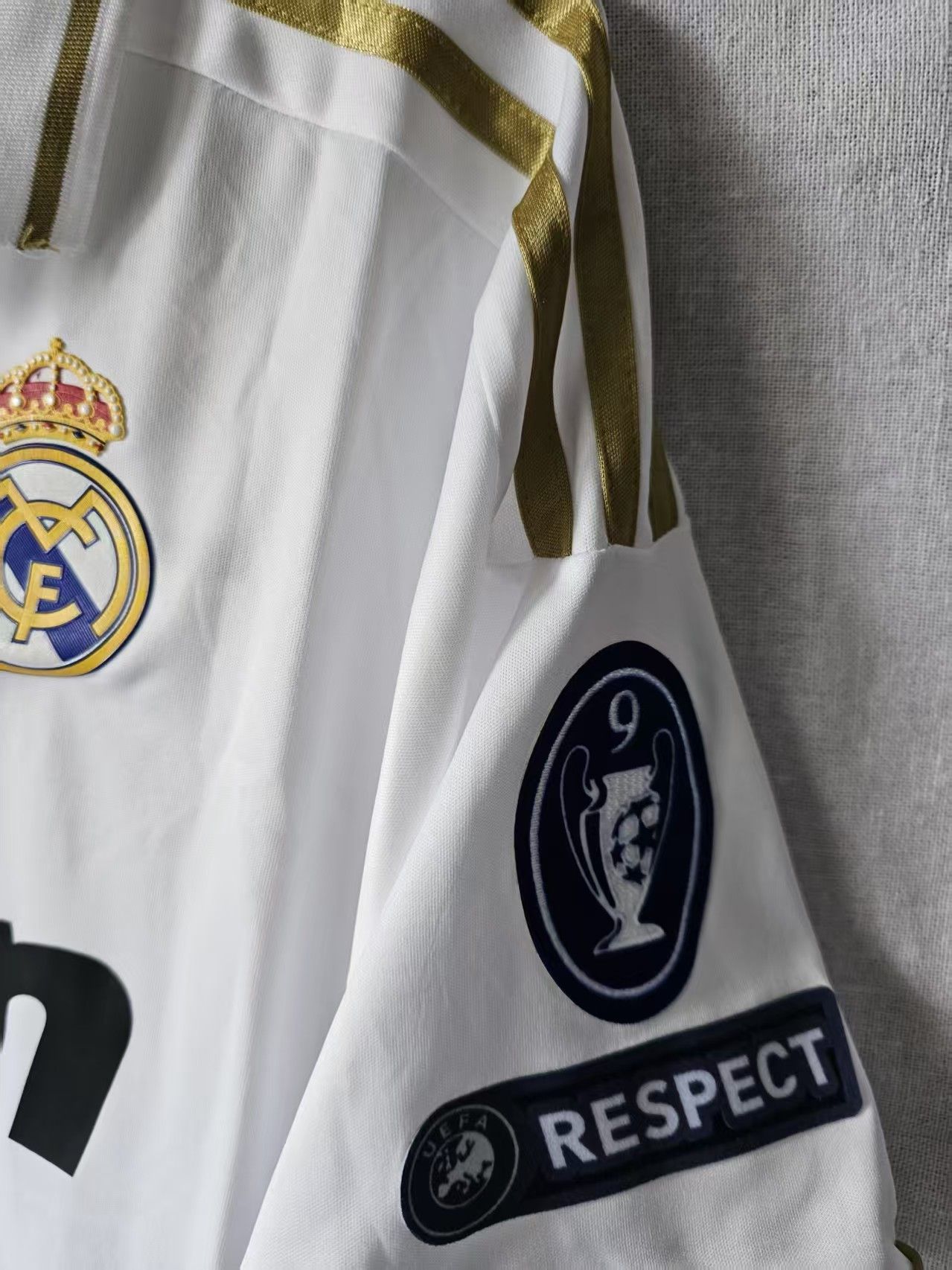Other 2011 2012 Real Madrid #9 Karim Benzema Jersey Size US M / EU 48-50 / 2 - 4 Thumbnail