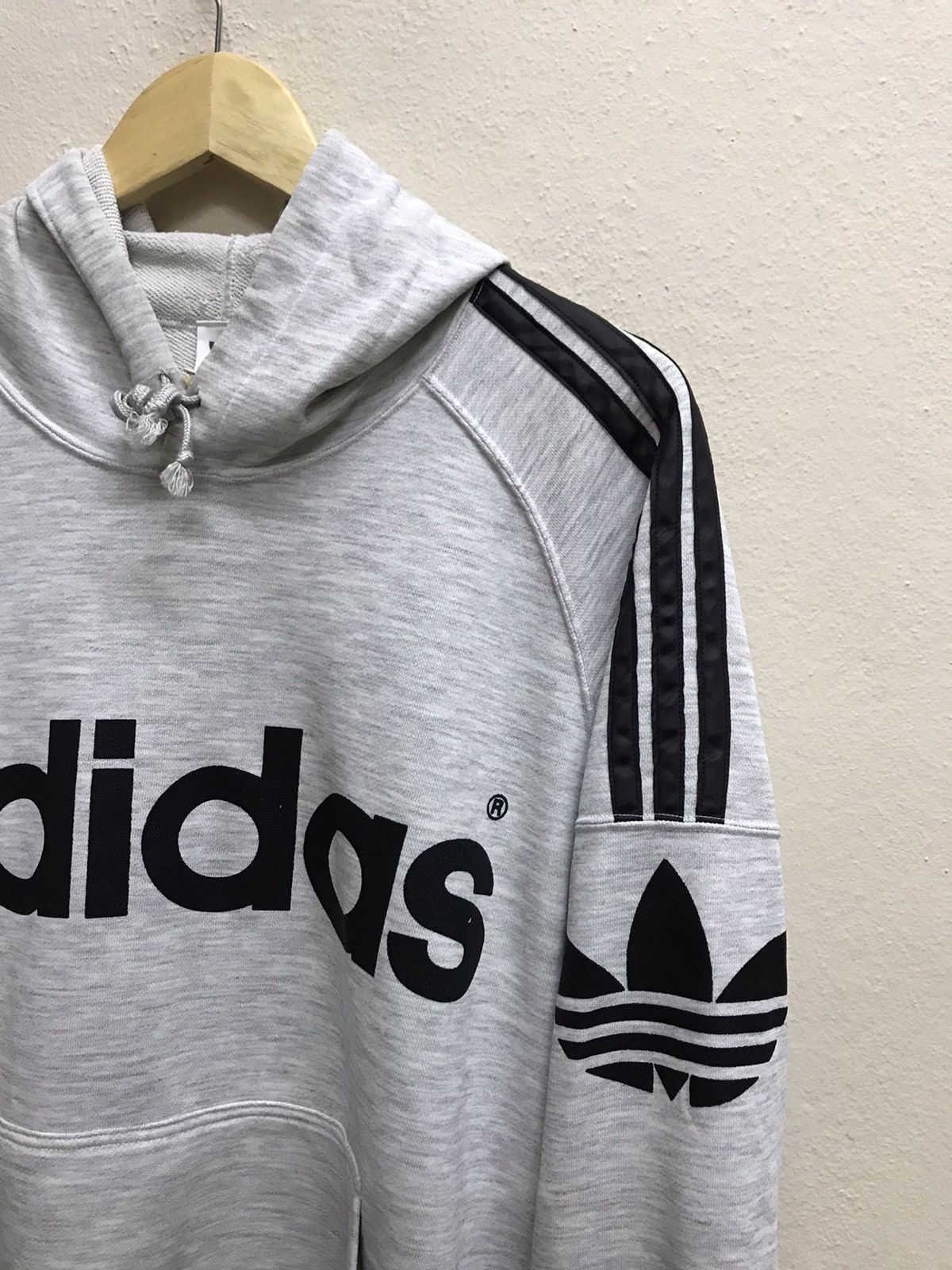 Adidas VINTAGE 90s ADIDAS SPELLOUT DISTRESSED PULLOVER HOODIE Size US L / EU 52-54 / 3 - 5 Thumbnail