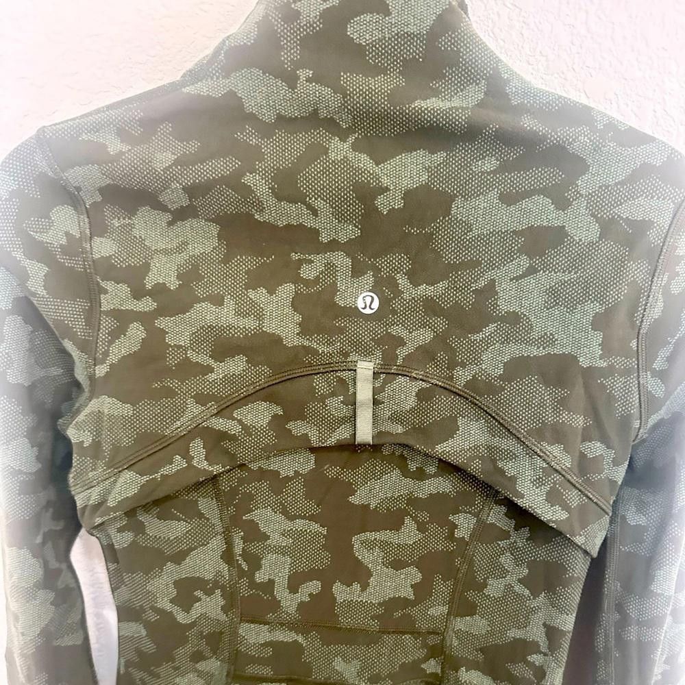 Lululemon Lululemon Define Jacket Heritage Camo Olive Green Twill 6 Size M / US 6-8 / IT 42-44 - 10 Thumbnail