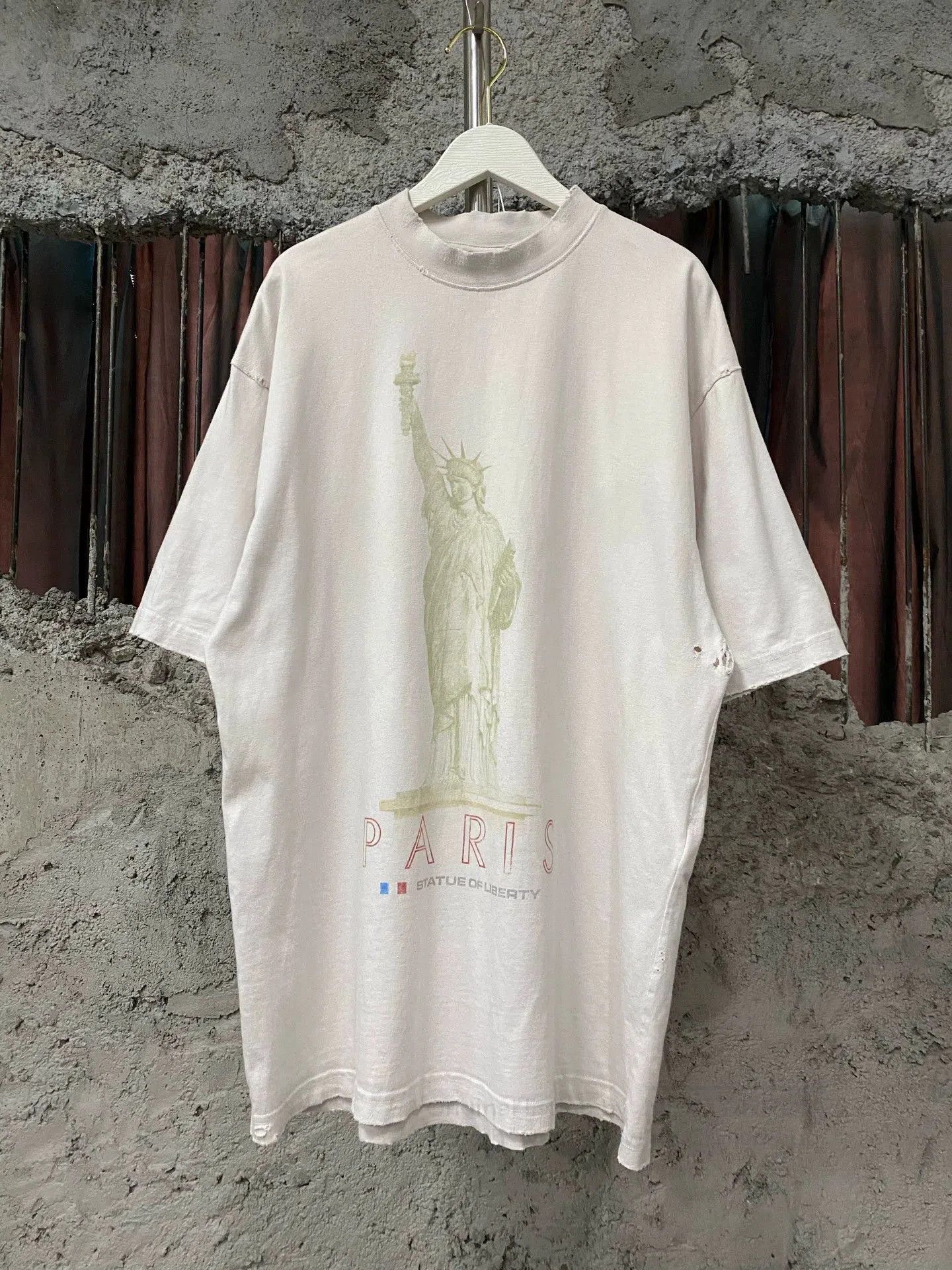 Balenciaga Statue of Liberty Paris Print Short Sleeve Shirt. Size US XXS / EU 40 - 1 Thumbnail