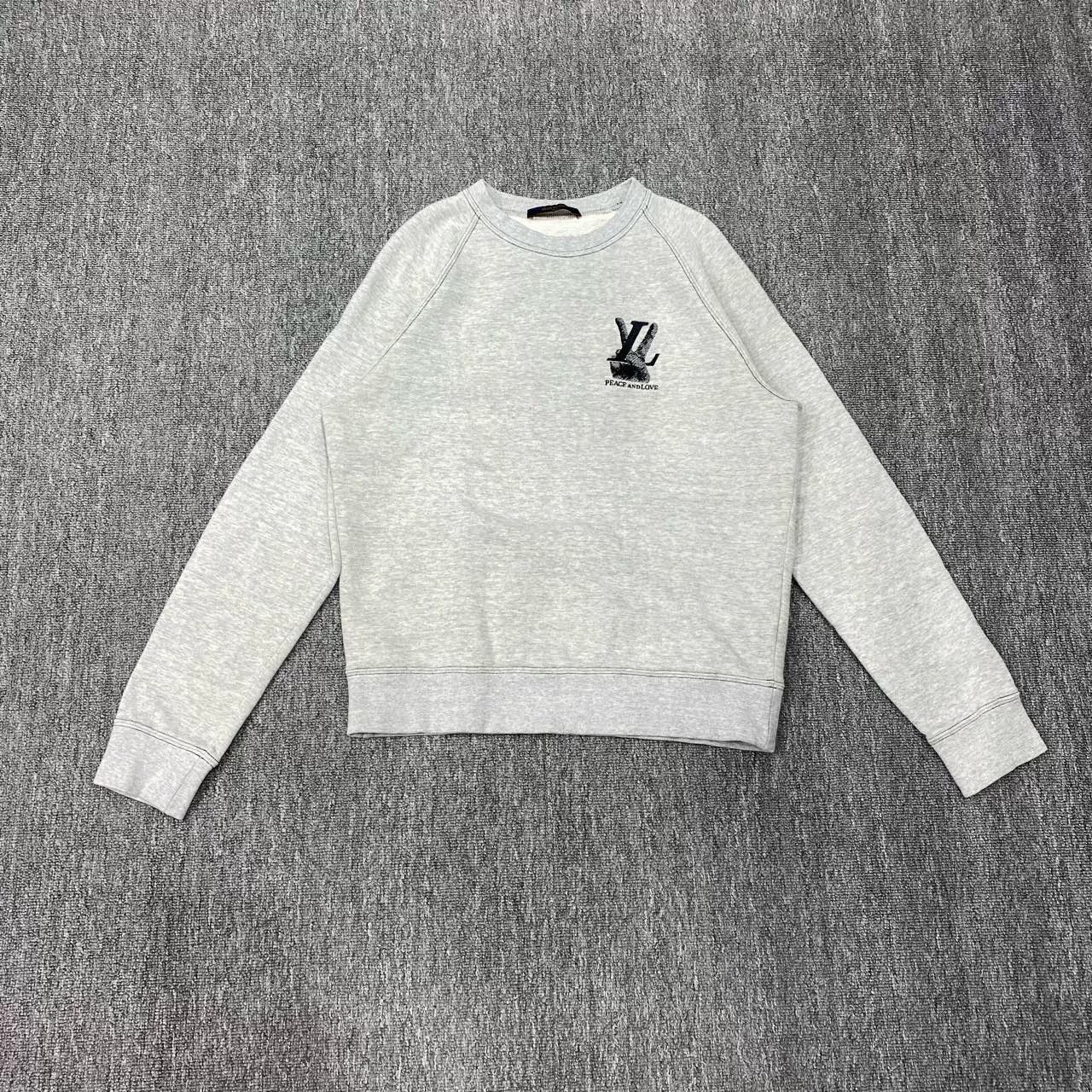 Louis Vuitton LV Chest Gesture Logo Sweatshirt Size US M / EU 48-50 / 2 - 1 Thumbnail
