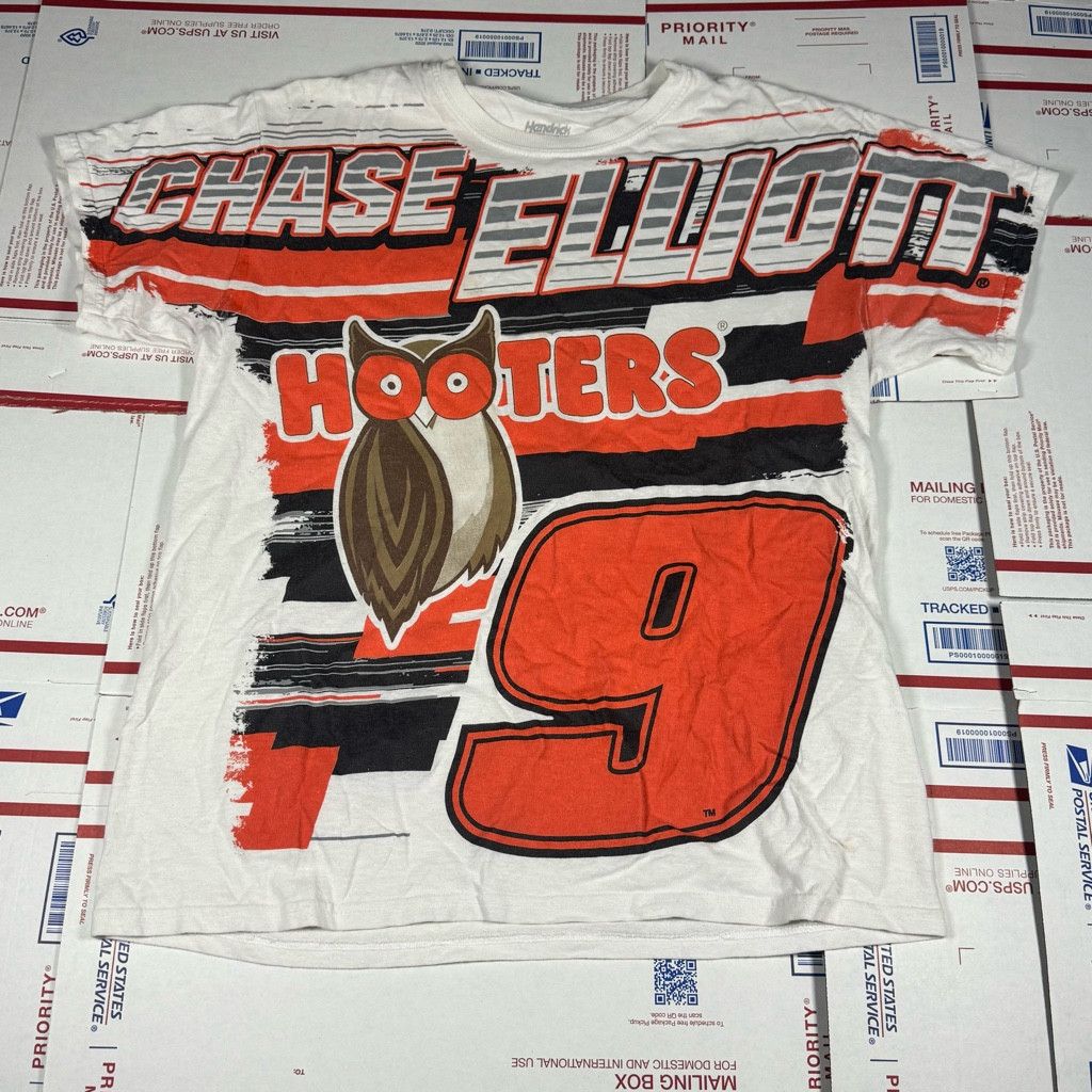 NASCAR Vintage Y2K NASCAR Hooters AOP Racing T-Shirt Size Med Size US M / EU 48-50 / 2 - 1 Thumbnail