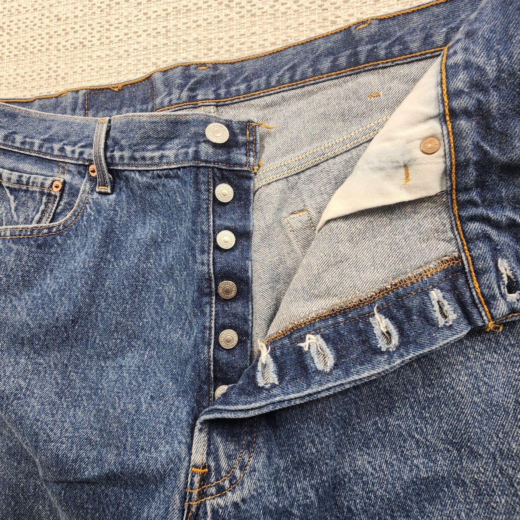 Levi's VINTAGE Levis 501xx Shorts Mens 40 Blue Denim Carpenter Utility Pocket Button Fly 5-Pocket Denim Workwear Summer Casual Mens Size US 40 / EU 56 - 7 Thumbnail