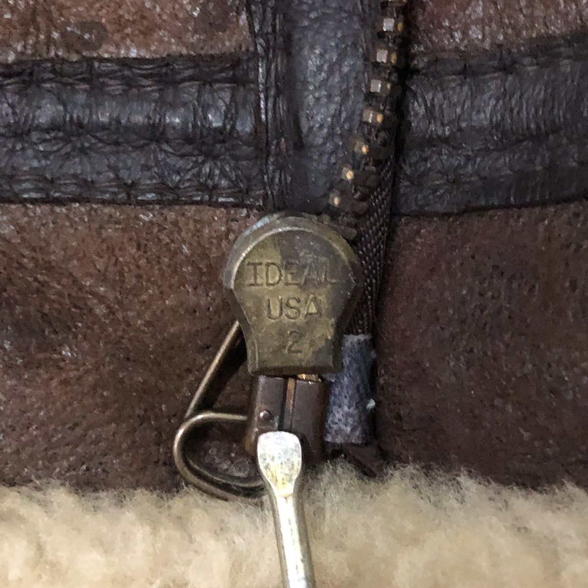 Schott Schott Bros B-3 classic WWII sheepskin leather“bomber”jacket Size US M / EU 48-50 / 2 - 13 Thumbnail