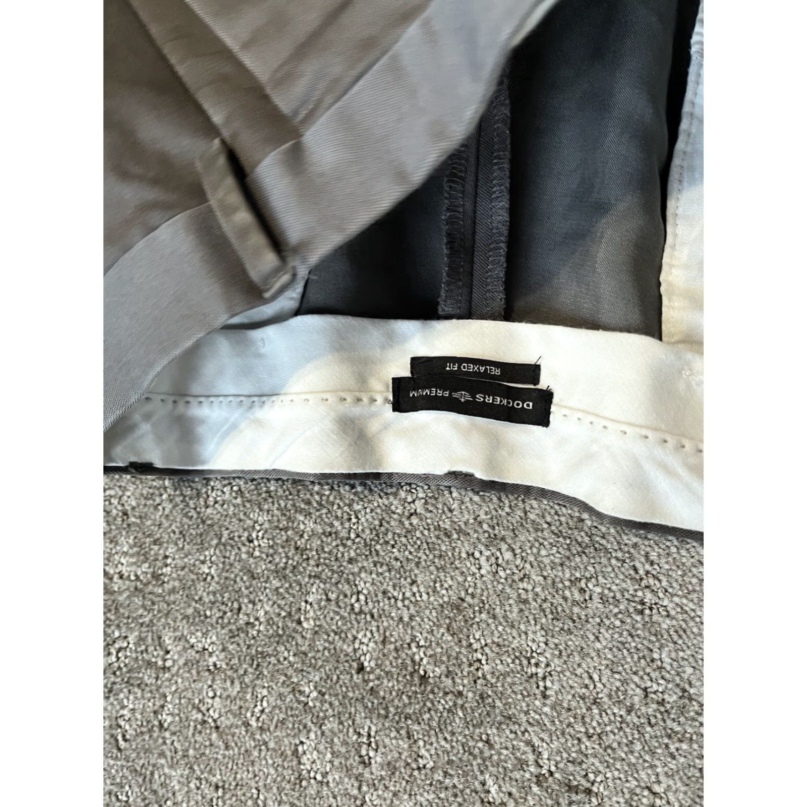 Dockers DOCKERS Premium Pleated Dress Khakis Pants 38x31 Relaxed Fit Tencel Polyester Pants Mens Regular Gray Size US 38 / EU 54 - 5 Thumbnail