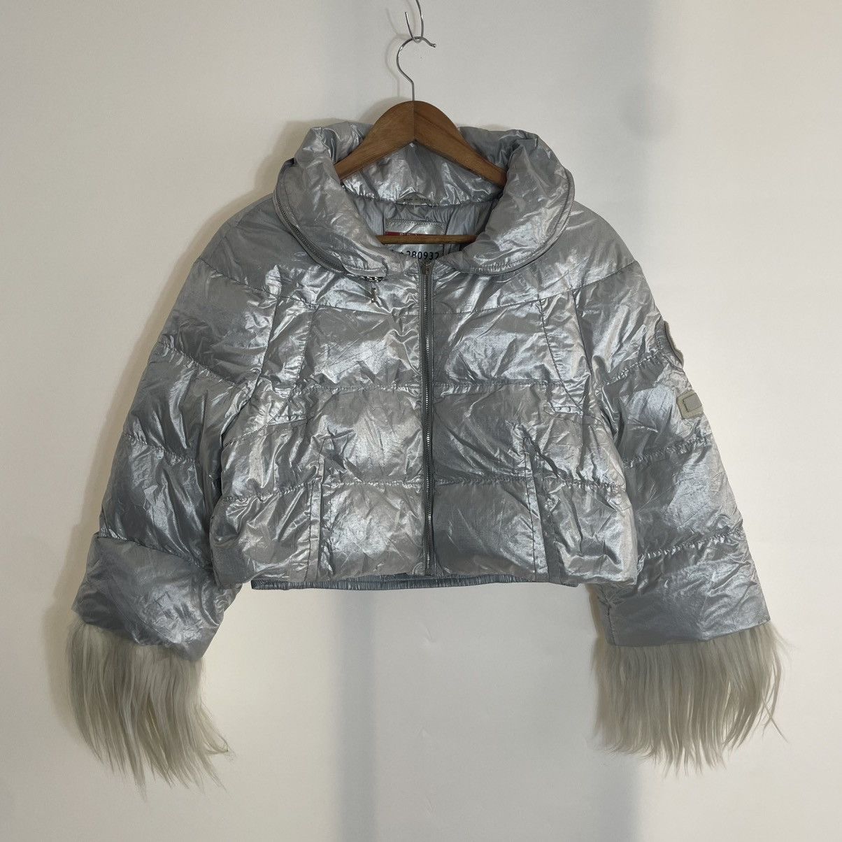 Prada Prada AW-F/W07 Metalic Silver Wrist FUR Puffer jacket Size S / US 4 / IT 40 - 1 Thumbnail