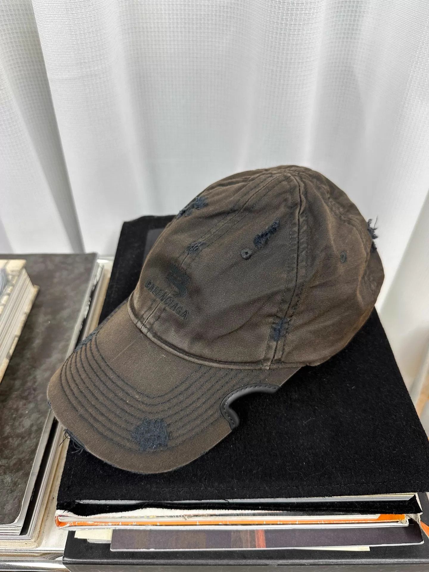 Balenciaga Balenciaga Sporty B Sun-Faded Distressed Cut-Out Cap S/M Size ONE SIZE - 2 Thumbnail