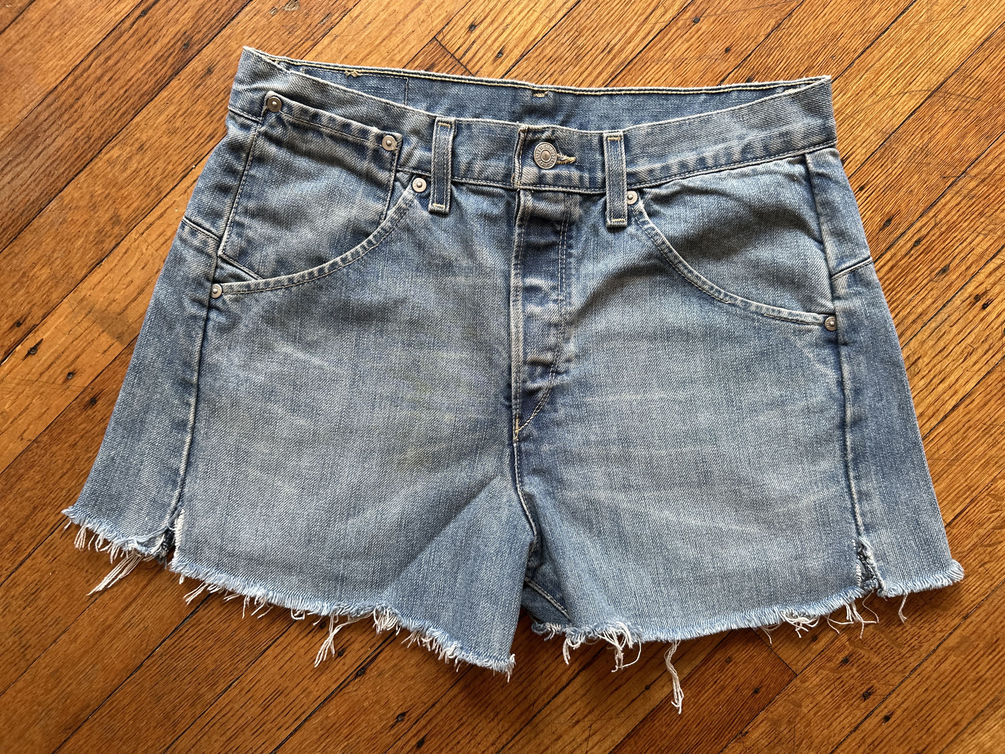 Levi's Vintage Clothing Vintage Levi's bush high waist jean shorts Wmns W30 Size 30" / US 8 / IT 44 - 1 Thumbnail
