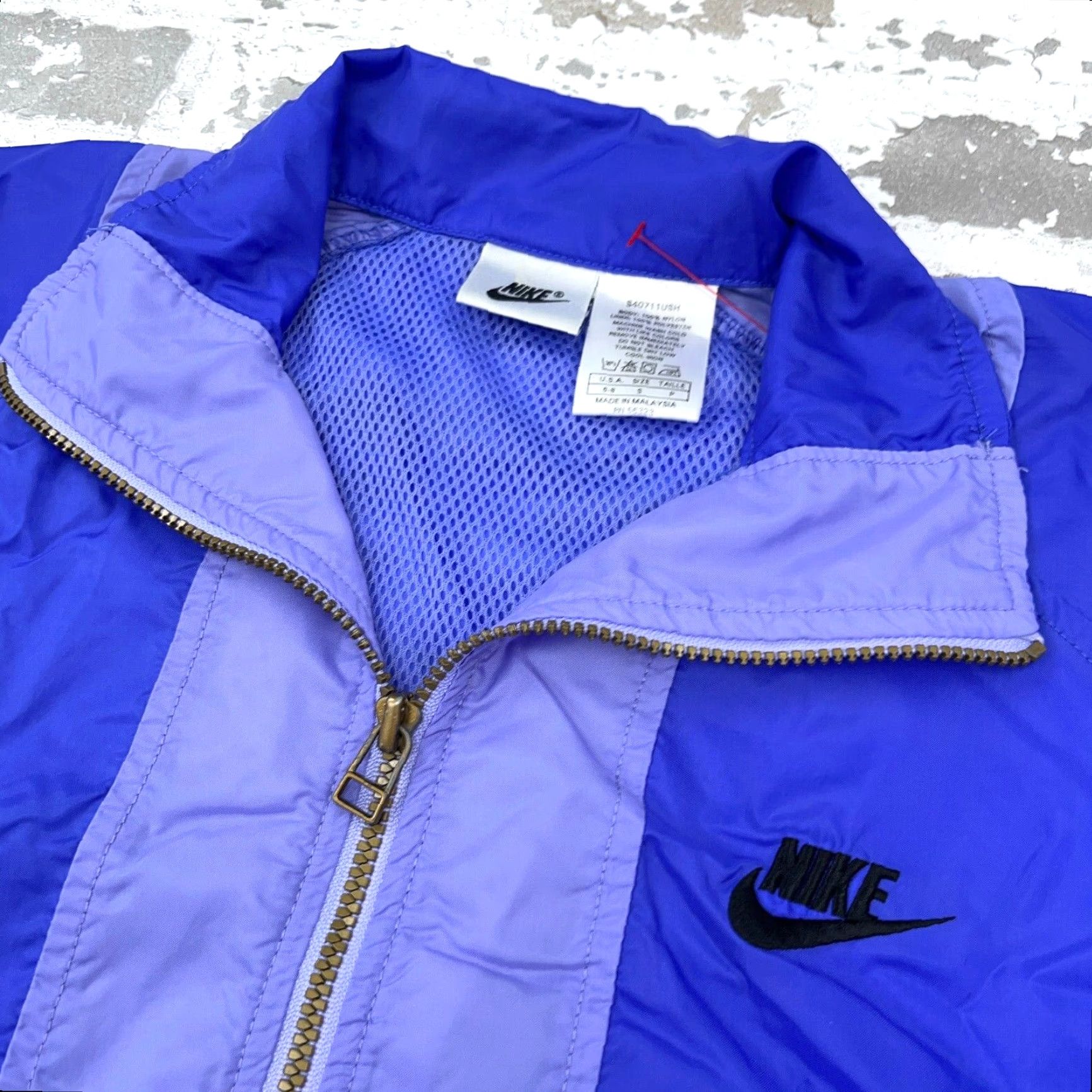 Nike VINTAGE Nike Jacket Women S Purple Windbreaker 90s Y2K 2000s Solid Short Zip Wind-Resistant Pockets All Seasons Size S / US 4 / IT 40 - 3 Thumbnail