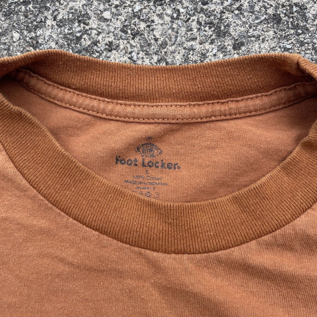 Jerzees × Vintage Vintage Y2K FOOT LOCKER Faded Brown Blank Shirt Size US L / EU 52-54 / 3 - 4 Thumbnail