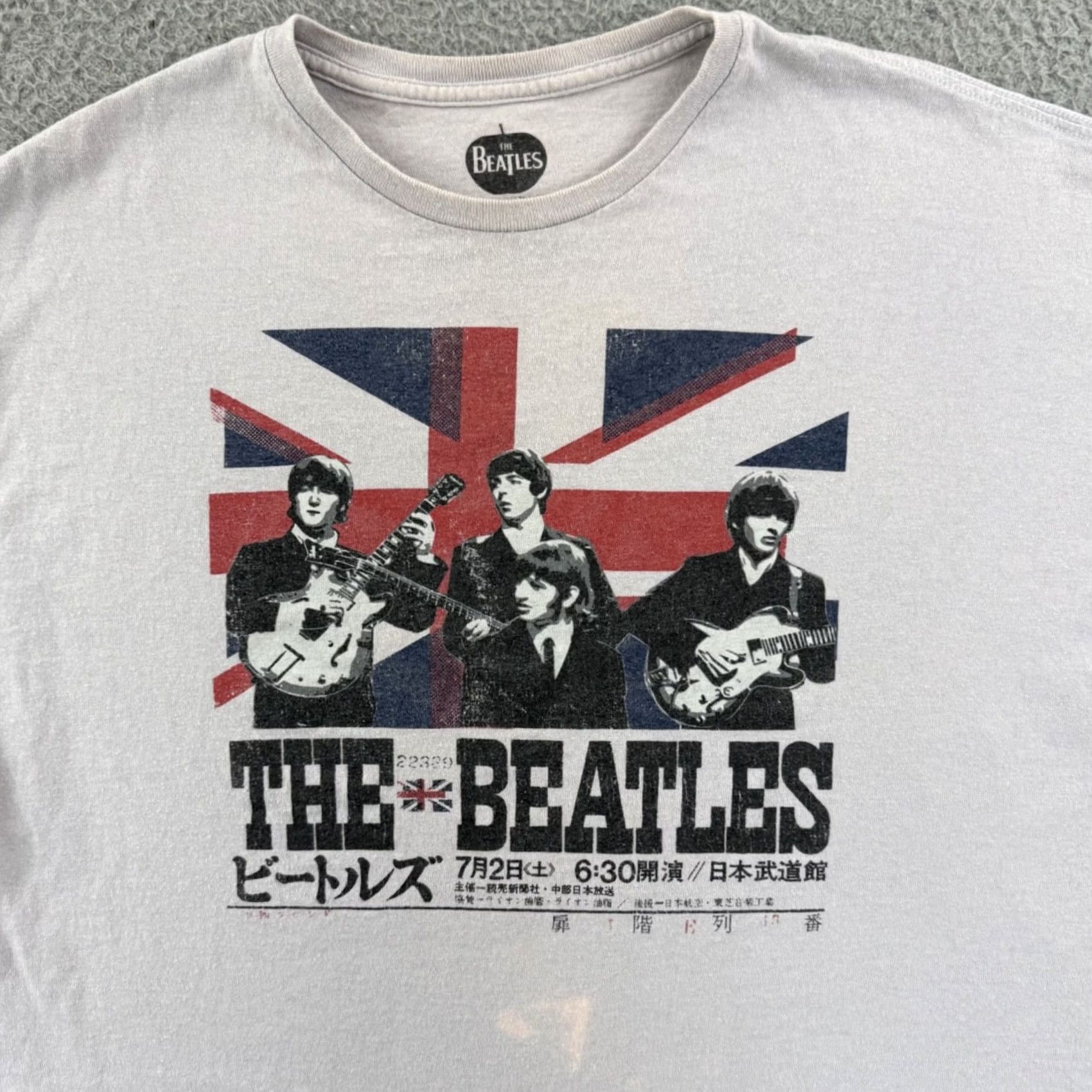 Vintage The Beatles Shirt 2XL Gray Nippon Budokan Mens Short Sleeve Band Music Tour USA Size US XXL / EU 58 / 5 - 3 Thumbnail