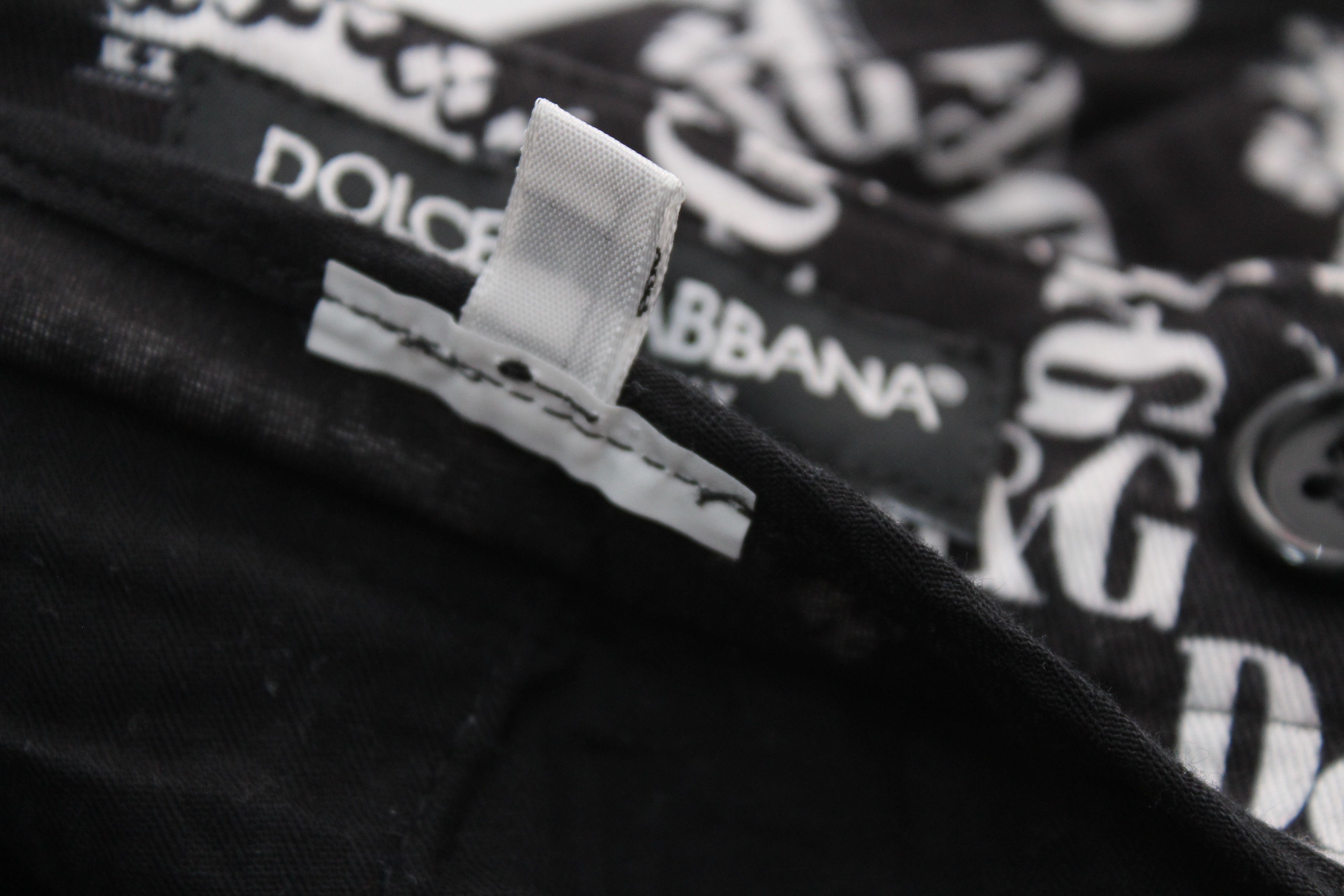 Dolce & Gabbana Dolce & Gabbana All-Over Logo Crown Print Shorts IT 44 / 28 Size US 28 / EU 44 - 12 Thumbnail