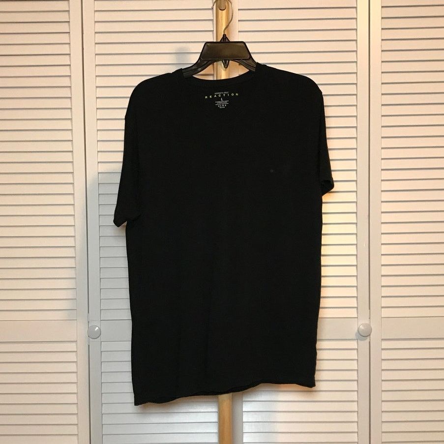 Kenneth Cole Kenneth Cole Activewear V-neck Short Sleeve T-shirt L Size US L / EU 52-54 / 3 - 1 Thumbnail