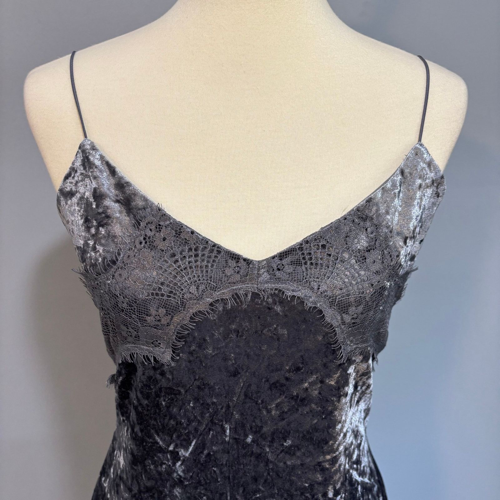 Guess Vintage Guess crushed velvet and lace mini dress, size Size M / US 6-8 / IT 42-44 - 3 Thumbnail