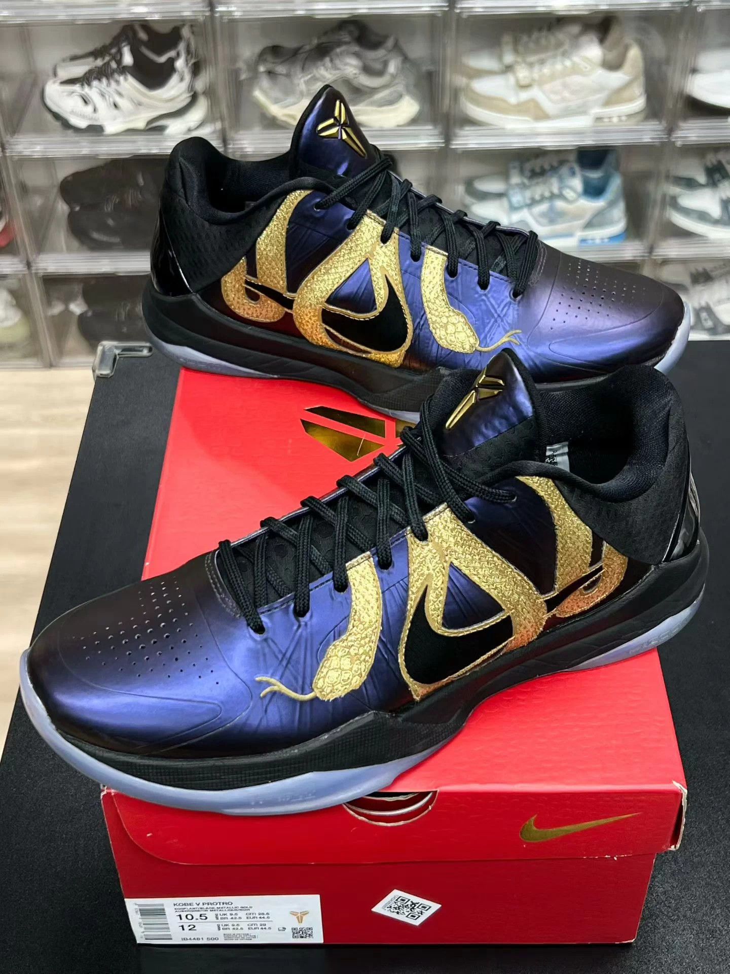 Nike NIKE ZK5 Kobe Year of the Snake Black Purple Gold 44.5 Size US 11.5 / EU 44-45 - 1 Thumbnail