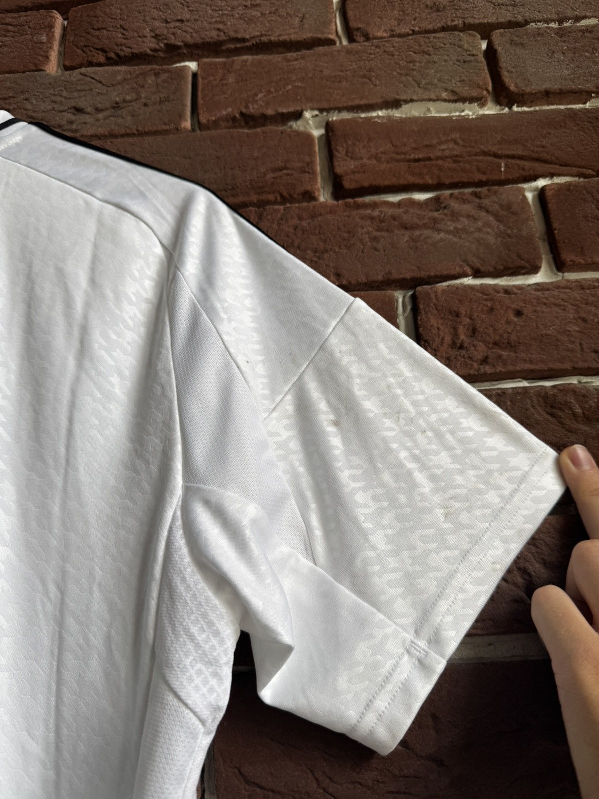 Other Adidas Real Madrid Football Jersey M Hype Soccer Grail Size US M / EU 48-50 / 2 - 10 Thumbnail