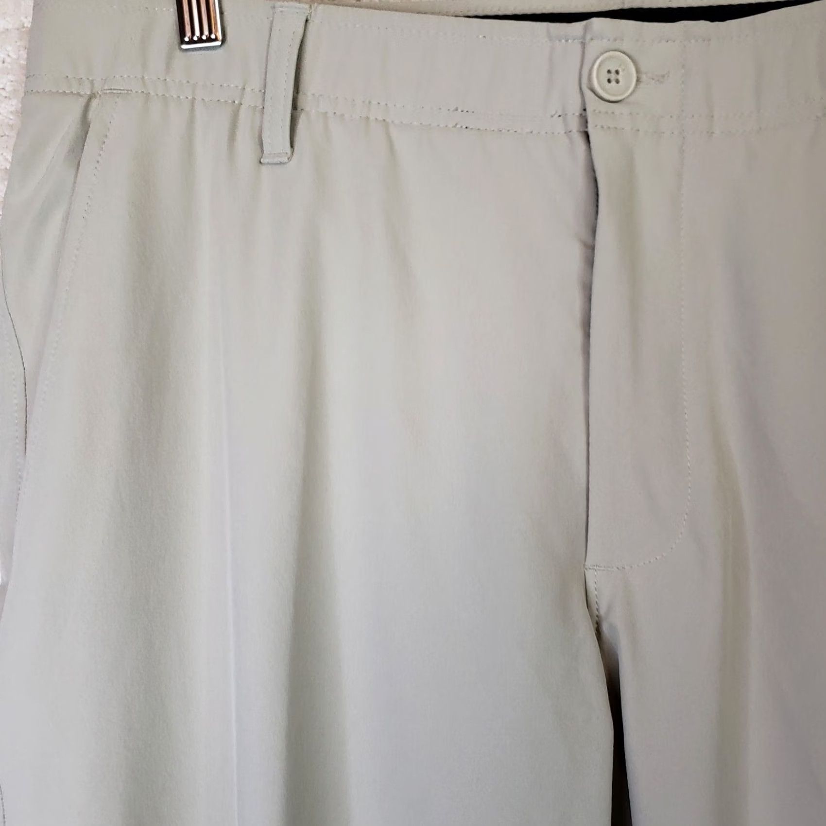 Under Armour Under Armour UA Golf Pants Mens 36x34 Beige Ivory Solid Button Flat Front Straight Leg Inseam 34 Regular Size 36 Mens Size US 36 / EU 52 - 4 Thumbnail