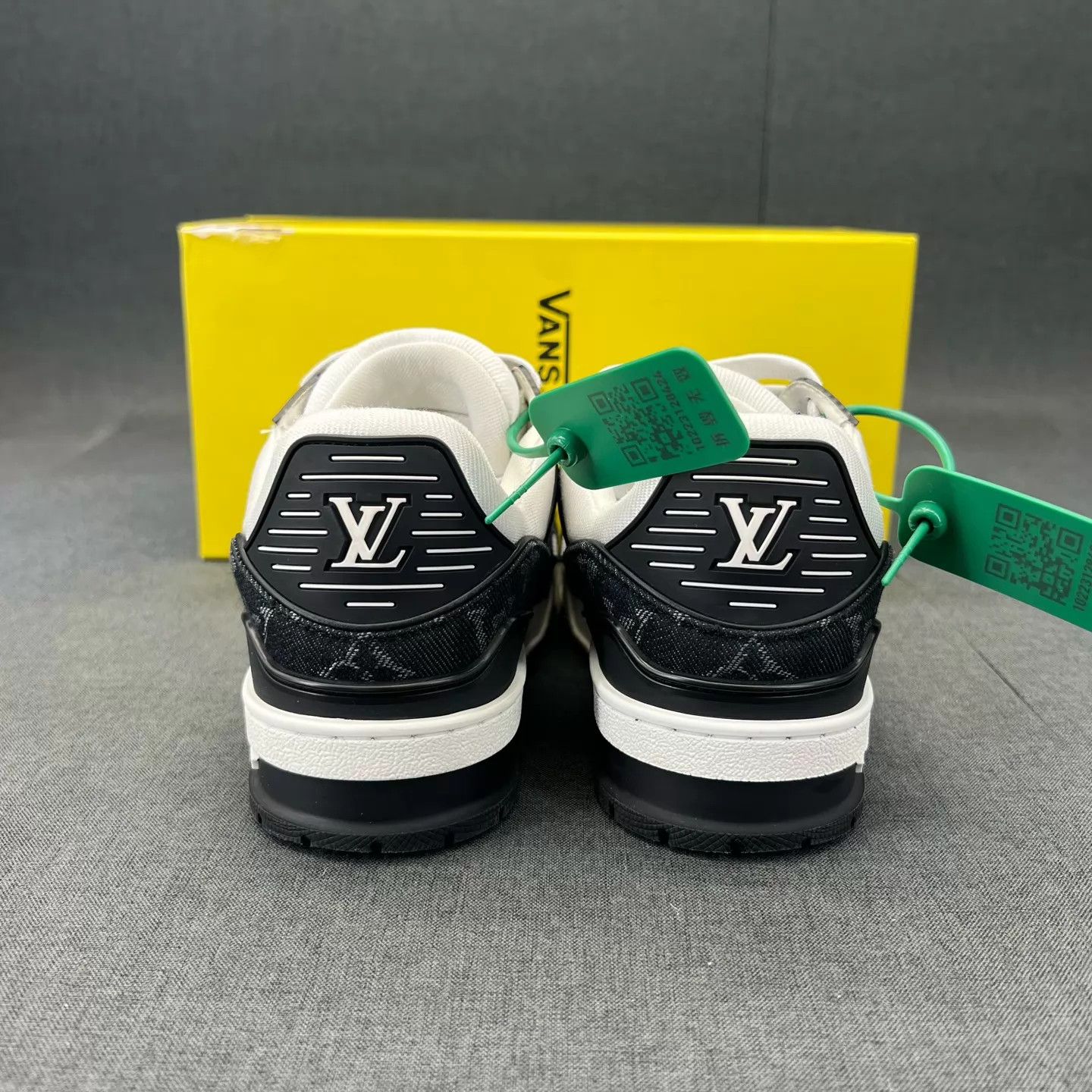 Louis Vuitton LV Trainer Black & White Denim 37.5 Like New Size US 7 / IT 37 - 6 Thumbnail
