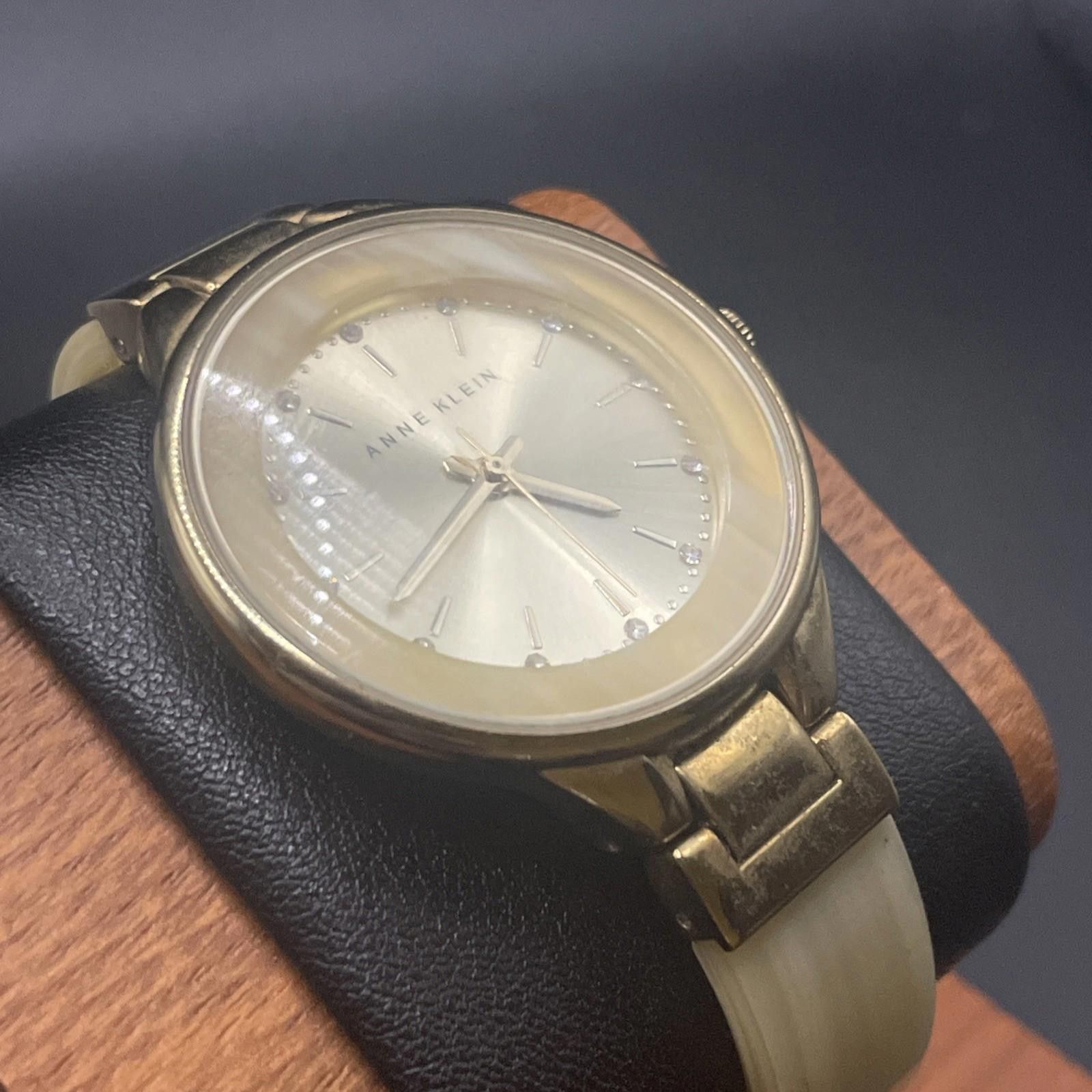 Anne Klein Swiss lady battery bracelet band gold tone water resistant Anne Klein Datejust Watch DETAILS: - Gold dial - Gold hands  main image 3