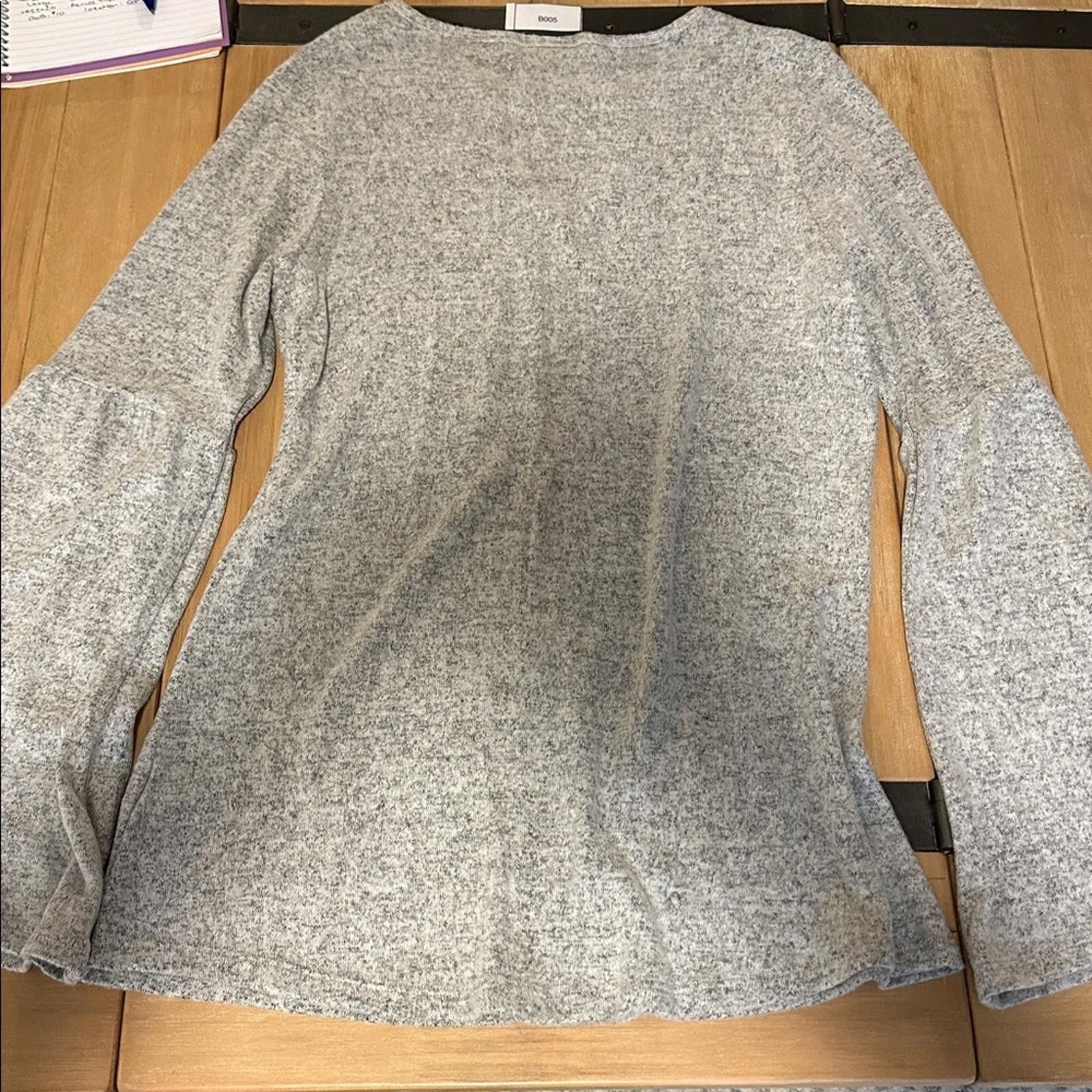 Other Alison Andrew’s Large Bell Sleeve Keyhole Long sleeve NWOT Size L / US 10 / IT 46 - 6 Thumbnail