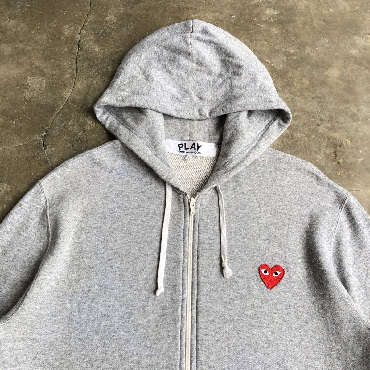 Comme des Garcons PLAY 🇯🇵AD 2017 Comme Des Garcons Play Small Hearts Ziphoodie Grey Size US L / EU 52-54 / 3 - 4 Thumbnail