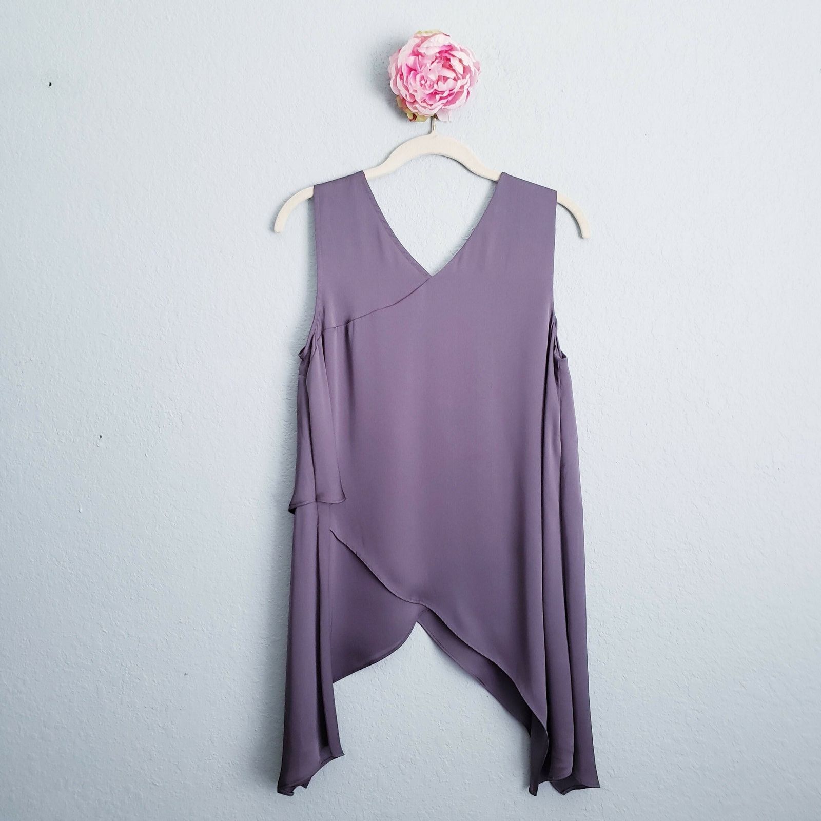 Bcbgmaxazria BCBGMaxazria Gray Asymmetric Pullover Sleeveless Blouse Sz S Size S / US 4 / IT 40 - 4 Thumbnail