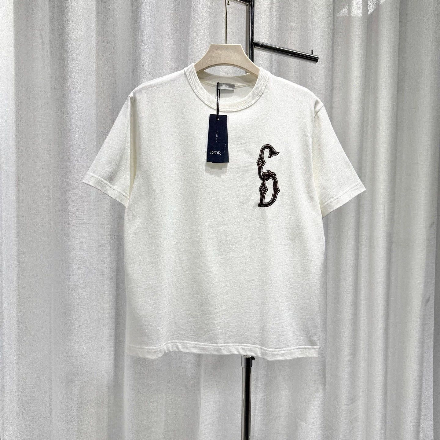 Dior DIOR S Glitter CD Embroidered Short Sleeve T-shirt Size US S / EU 44-46 / 1 - 1 Thumbnail